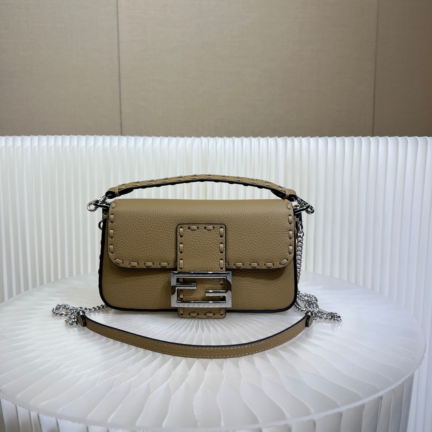 フェンディ バゲット スモール レザーバッグ ベージュ 600s 詳細画像 1