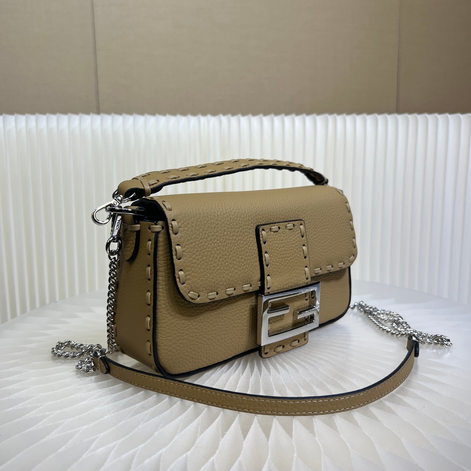 フェンディ バゲット スモール レザーバッグ ベージュ 600s 詳細画像 2