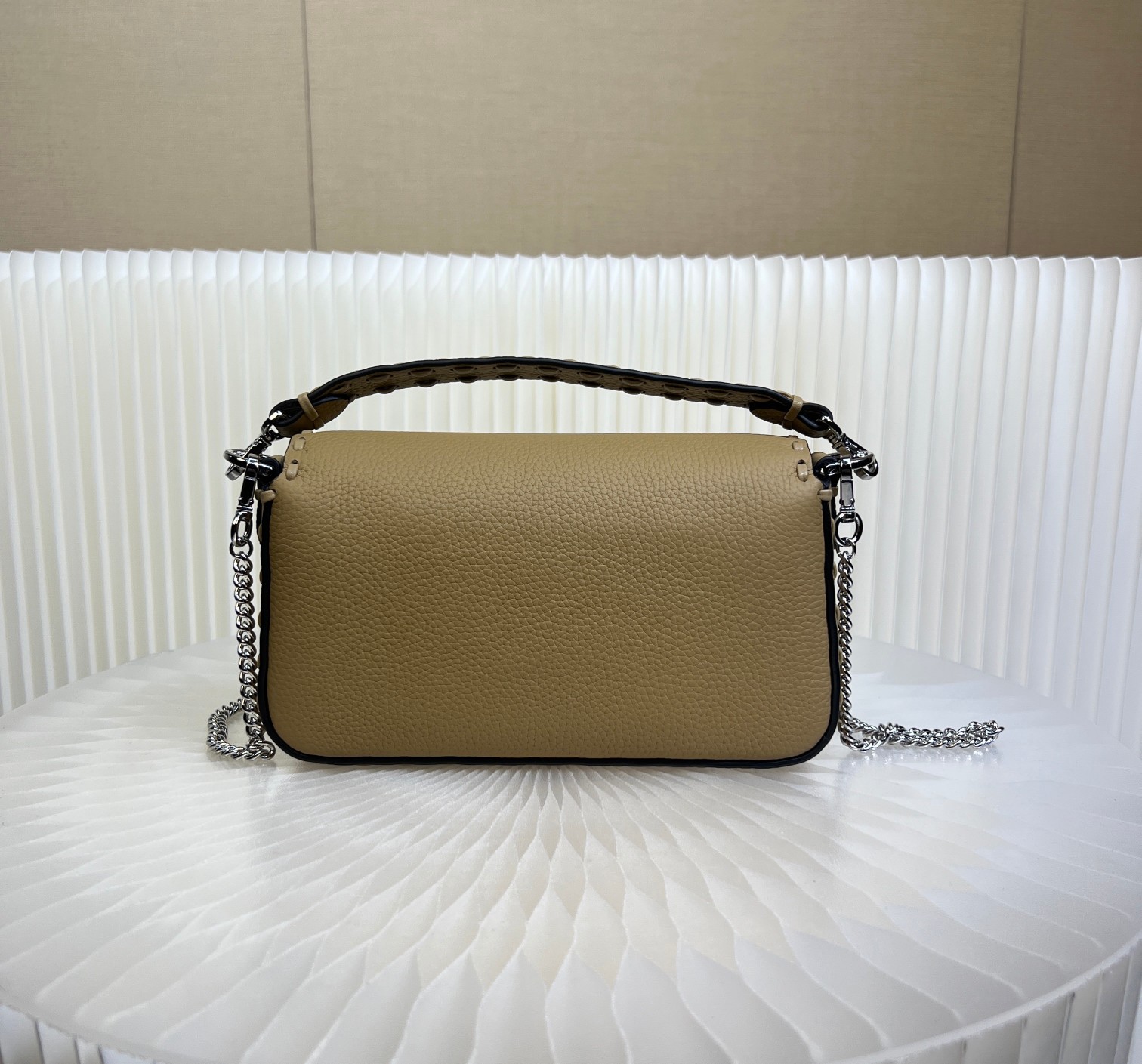 フェンディ バゲット スモール レザーバッグ ベージュ 600s 詳細画像 3