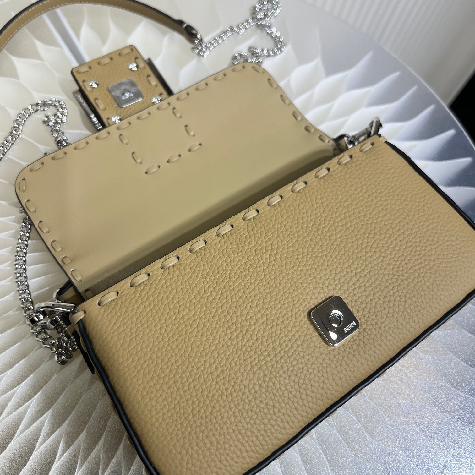 フェンディ バゲット スモール レザーバッグ ベージュ 600s 画像 5