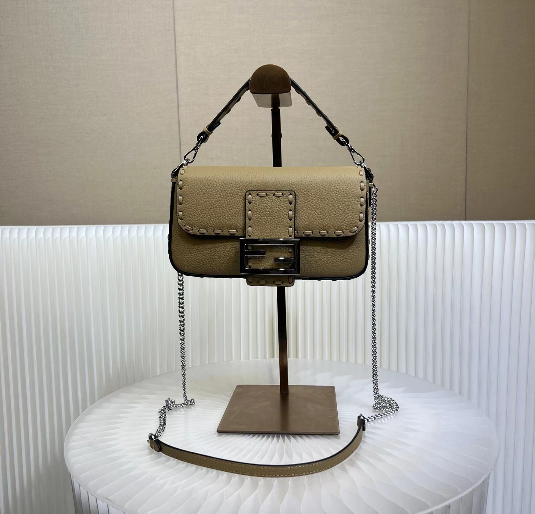 フェンディ バゲット スモール レザーバッグ ベージュ 600s 画像 9