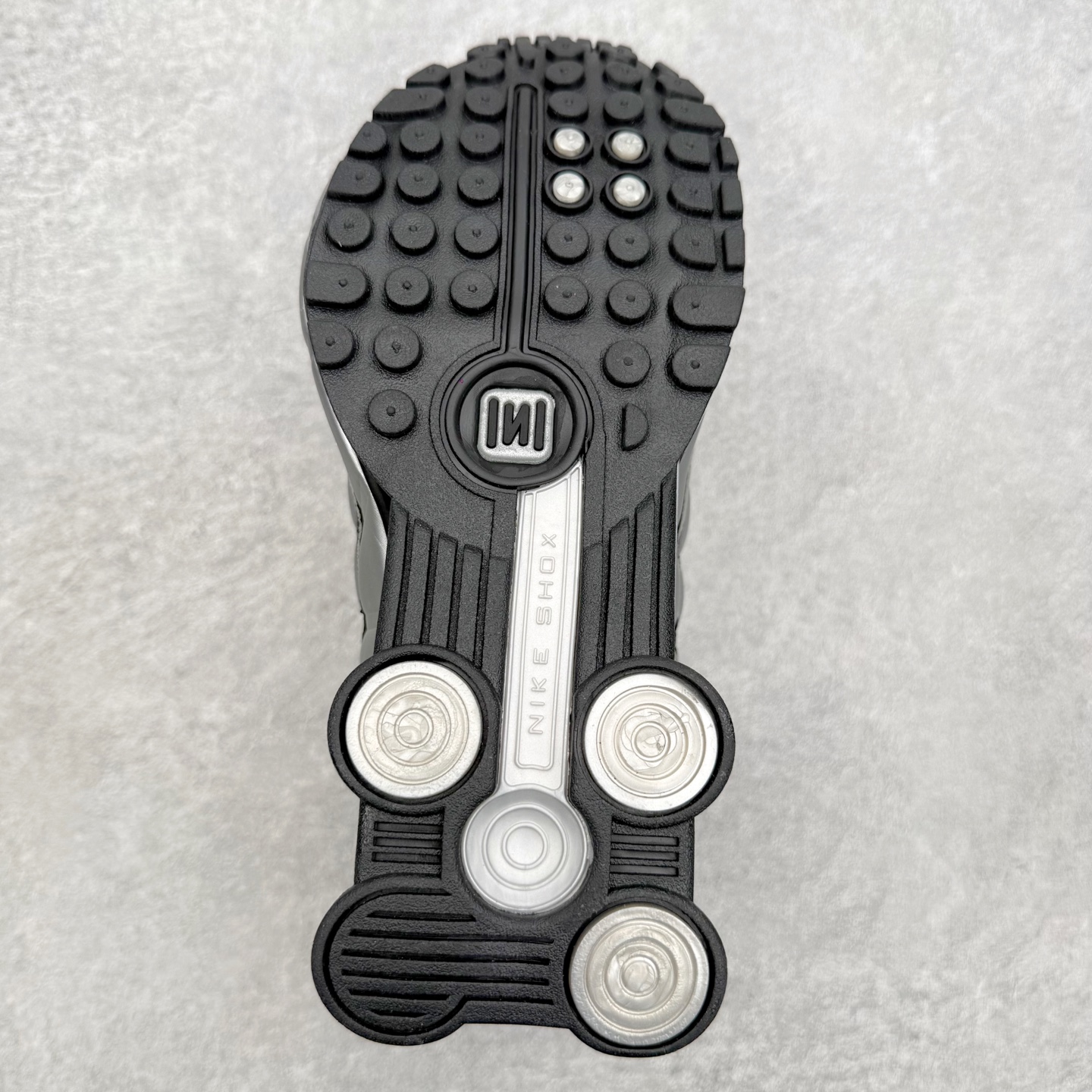 ナイキ Shox R4 セイル Crimson シルバー ブラック 画像 9
