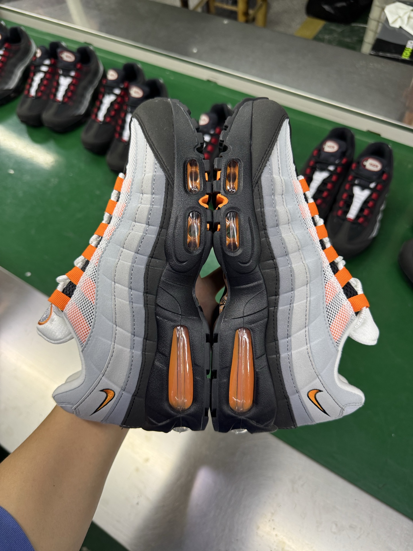 ナイキ Air Max 95 OG グレー オレンジ HM4740-101 画像 5