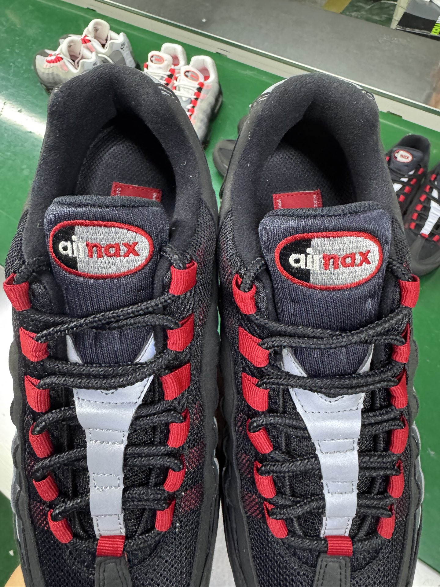 リバプールFC x ナイキ Air Max 95 OG ブラック レッド HM4830-001 画像 7