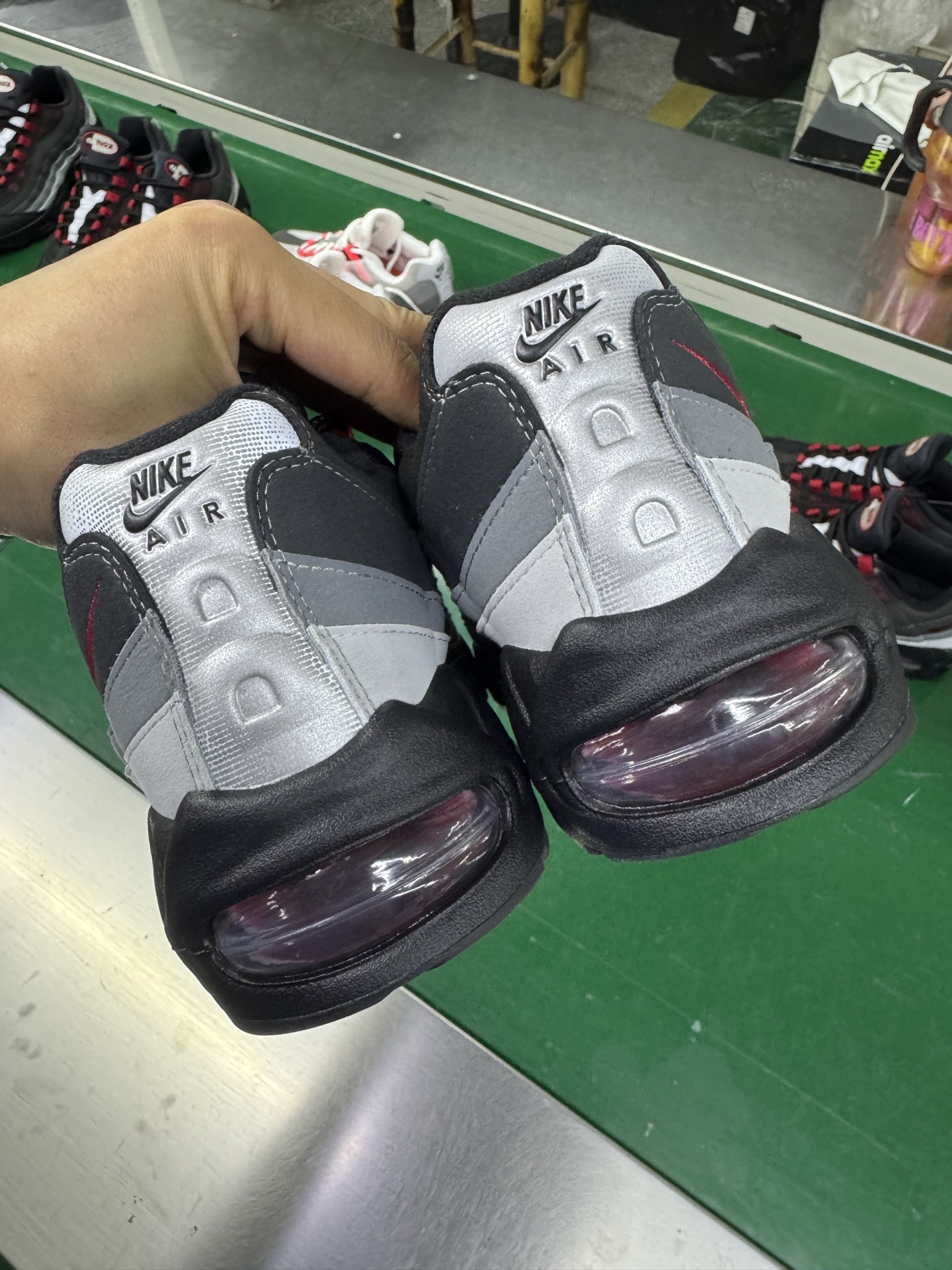 リバプールFC x ナイキ Air Max 95 OG ブラック レッド HM4830-001 画像 8