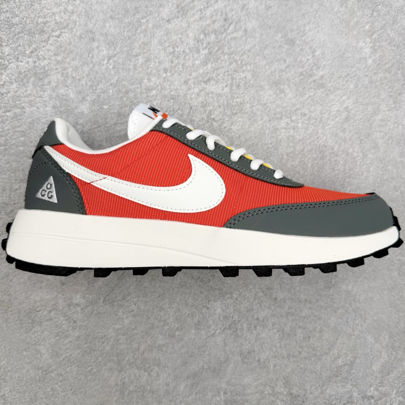 ナイキ ACG LDV トレイルシューズ レッド グレー 詳細画像 1