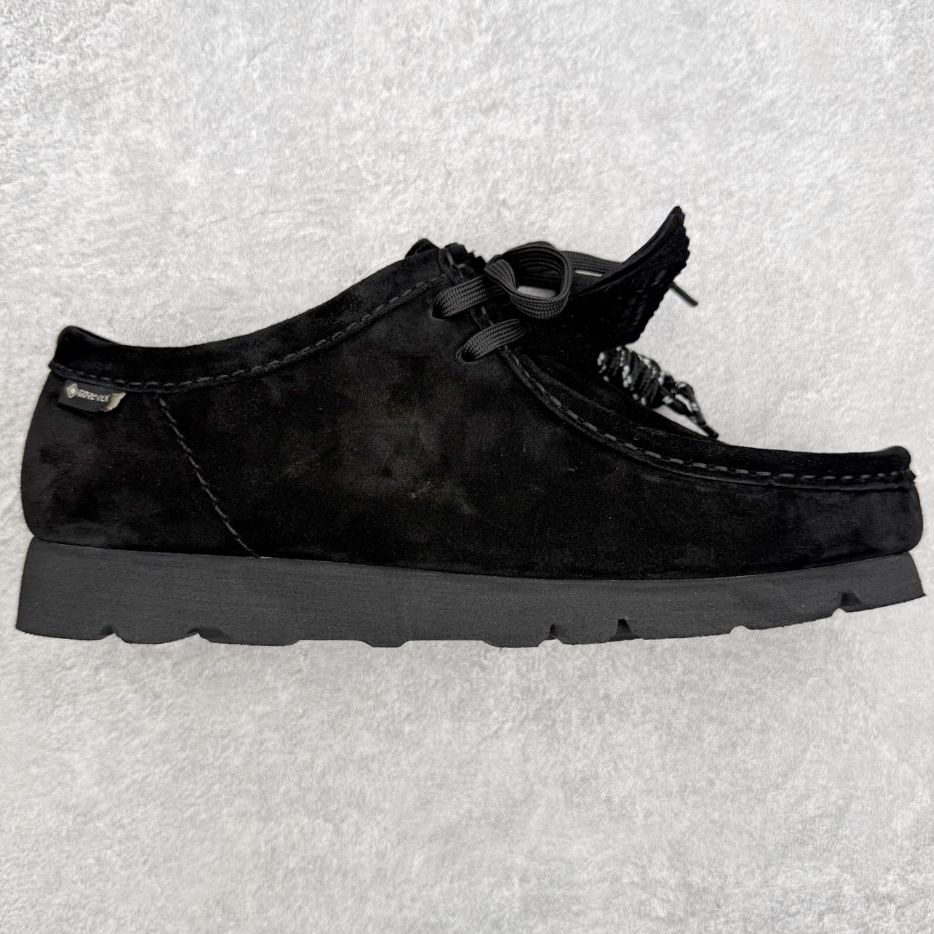 クラークス オリジナルズ Wallabee GTX スエード シューズ ブラック 詳細画像 1