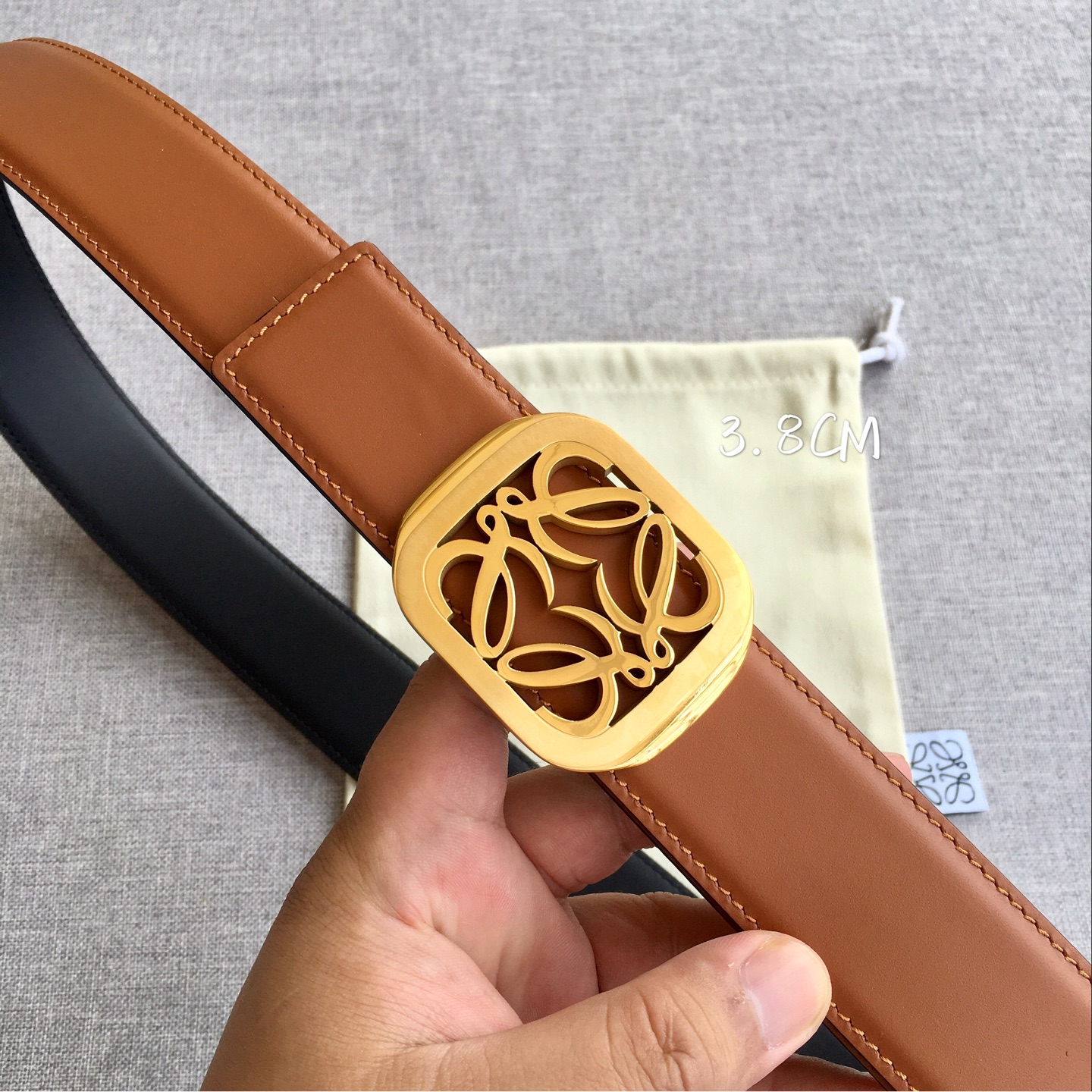 ロエベ アナグラムベルト タン ゴールドバックル 詳細画像 1