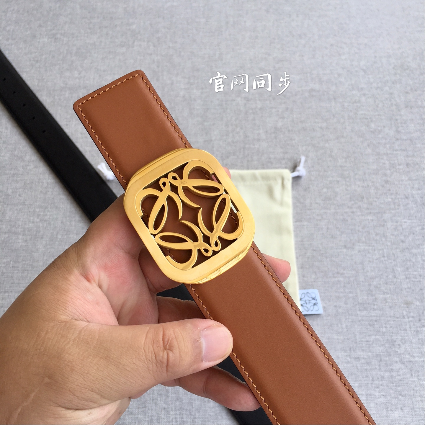 ロエベ アナグラムベルト タン ゴールドバックル 画像 6