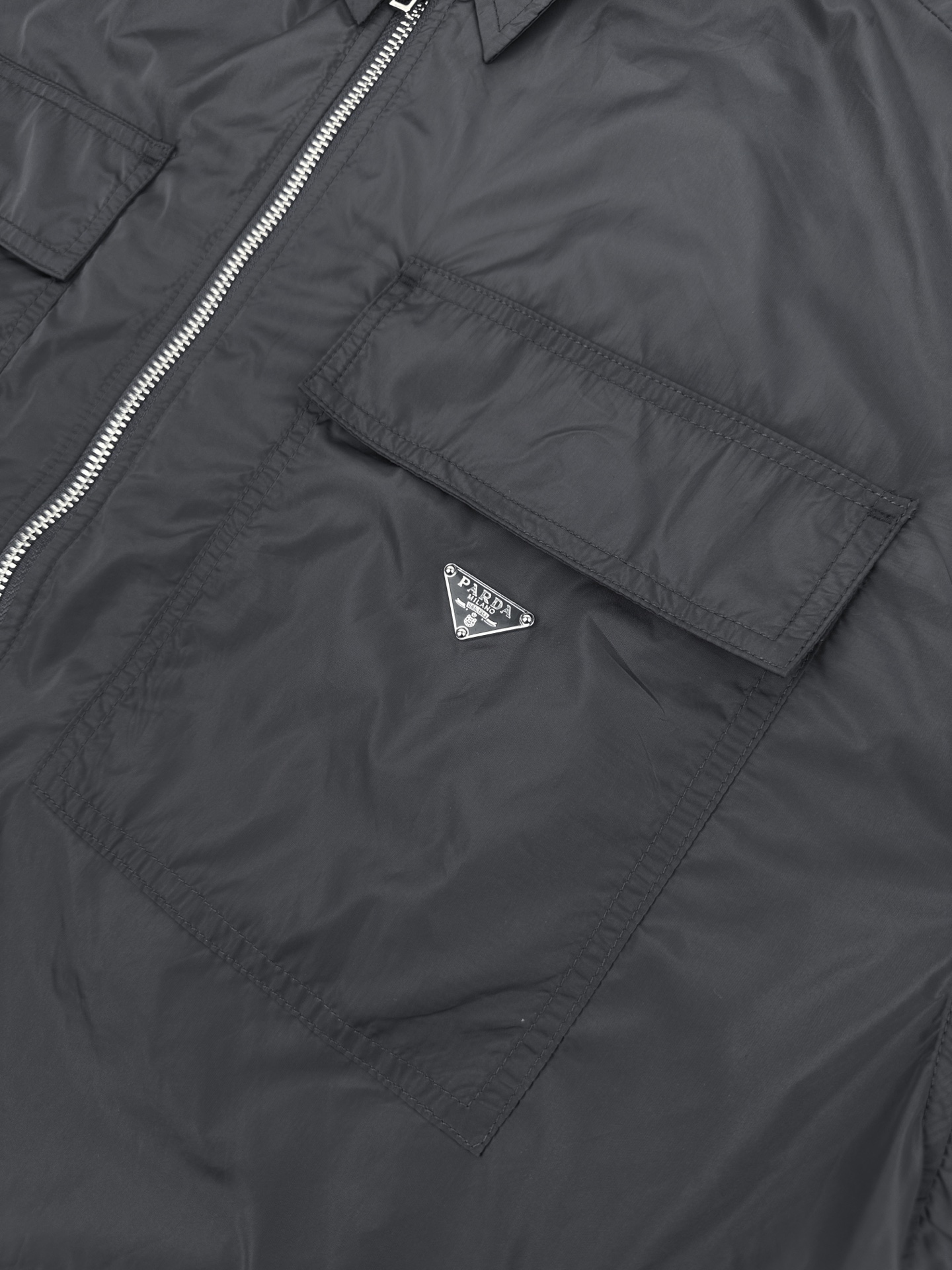 プラダ Re-Nylon トライアングルロゴ ポケットシャツ グレー 画像 4