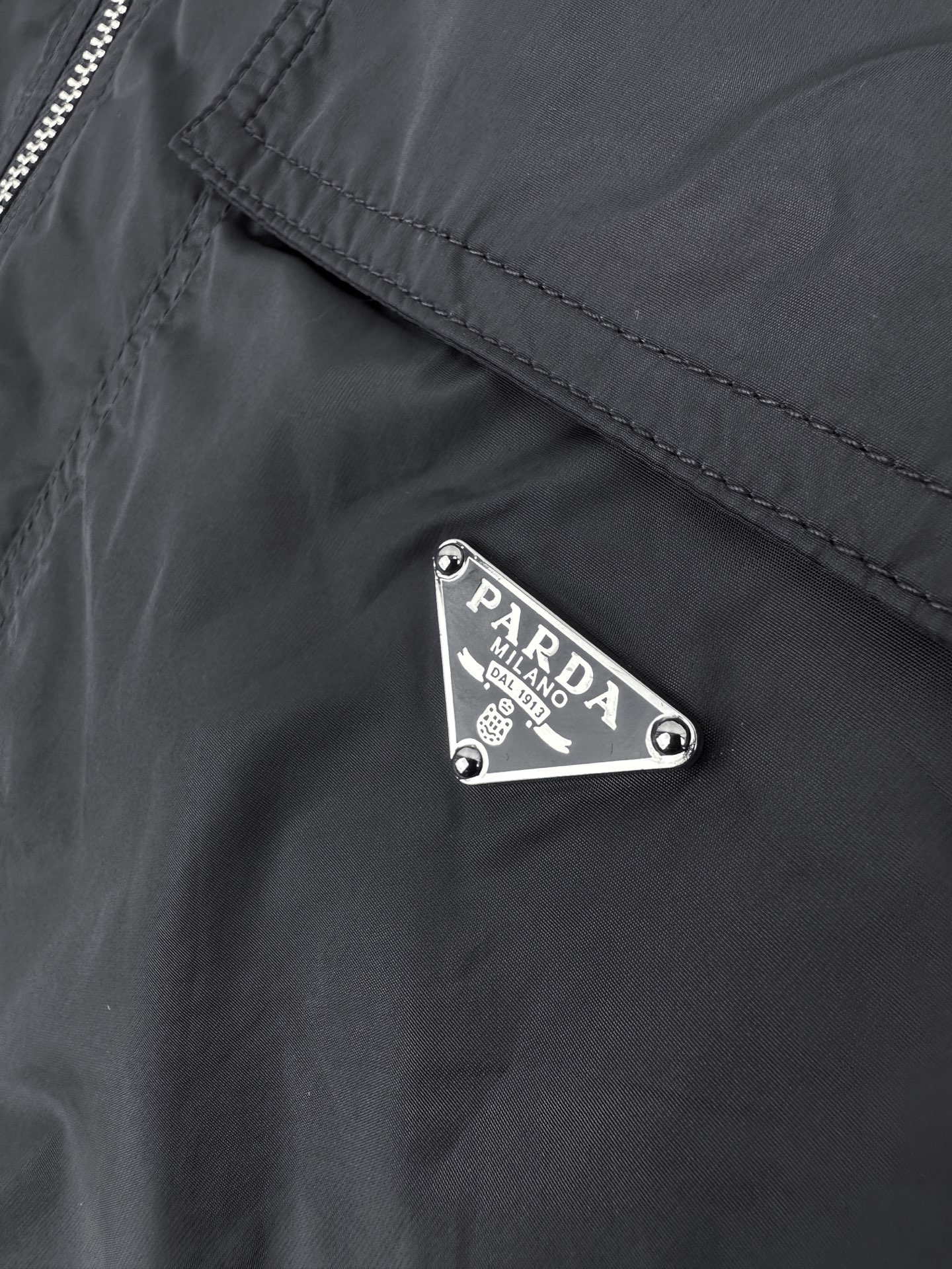 プラダ Re-Nylon トライアングルロゴ ポケットシャツ グレー 画像 5