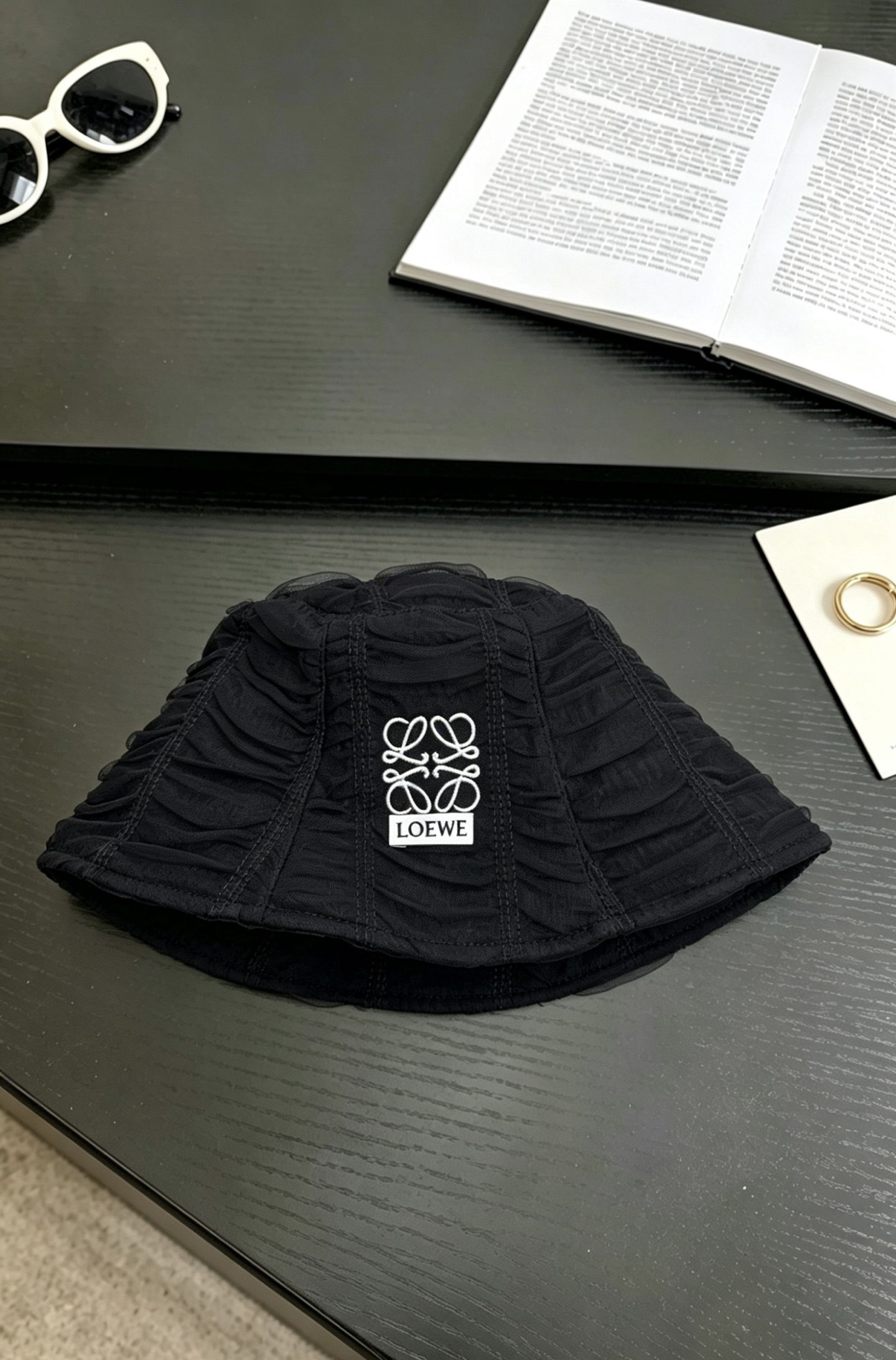 ロエベ シフォン アナグラム バケットハット チャコール 詳細画像 1
