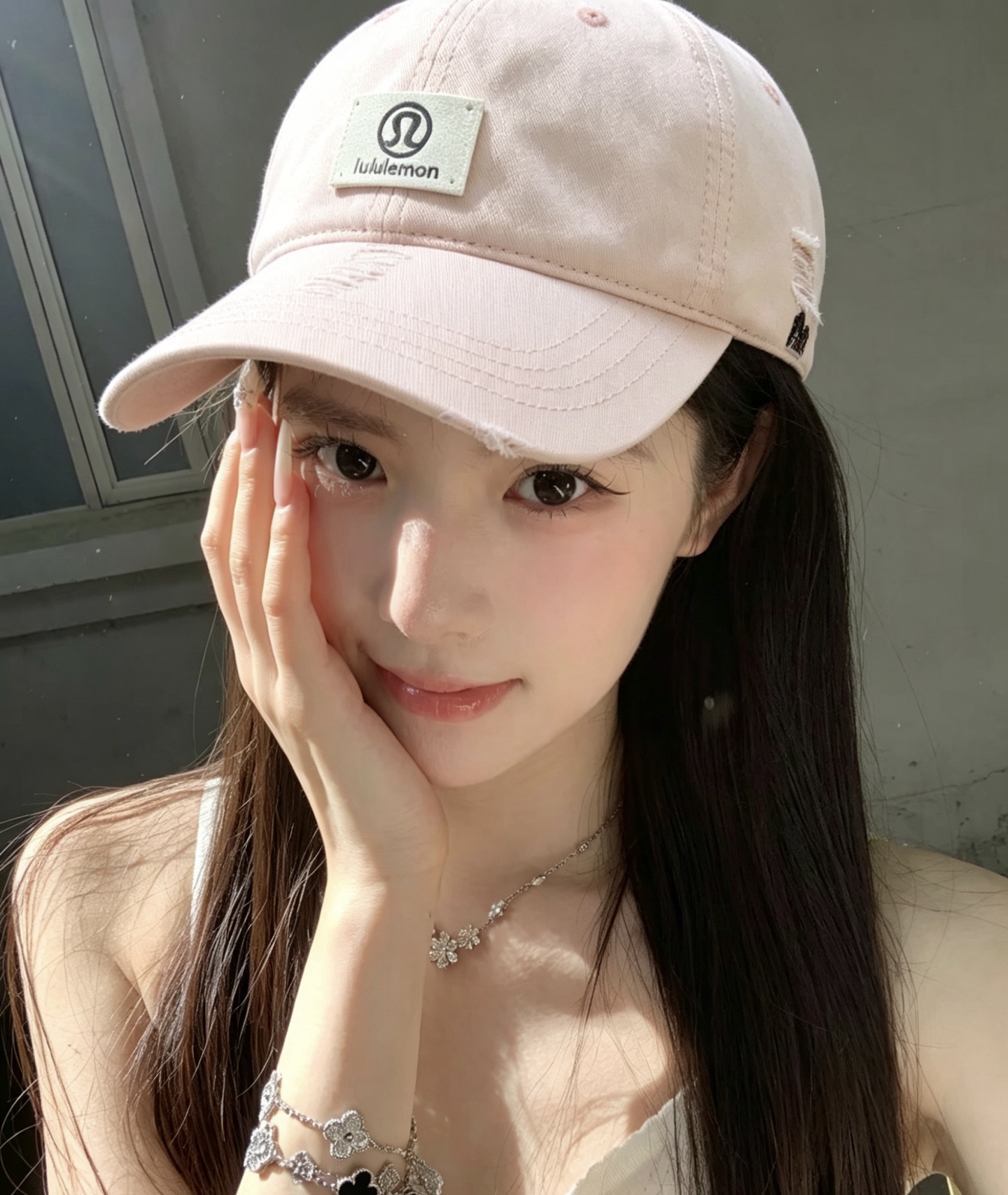 ルルレモン ダメージ ロゴ ベースボールキャップ ライトグレー 画像 4