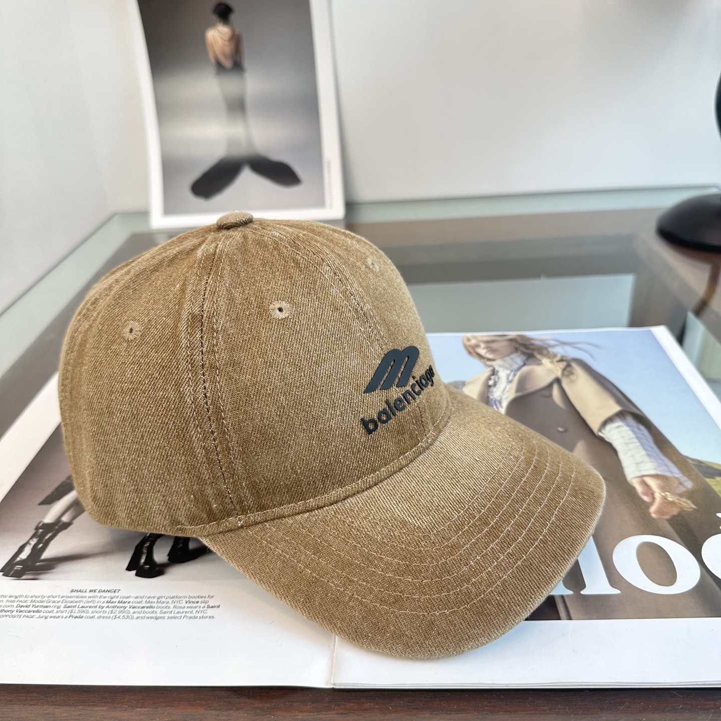 バレンシアガ ロゴ ベースボールキャップ タン 詳細画像 1