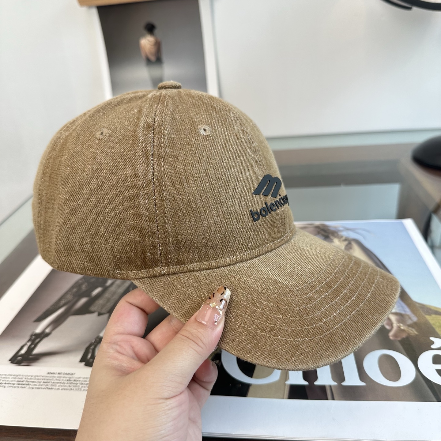 バレンシアガ ロゴ ベースボールキャップ タン 画像 5