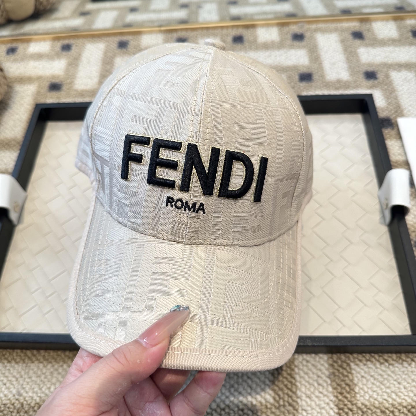 フェンディ FFモノグラム ベースボールキャップ ニュートラル 詳細画像 3