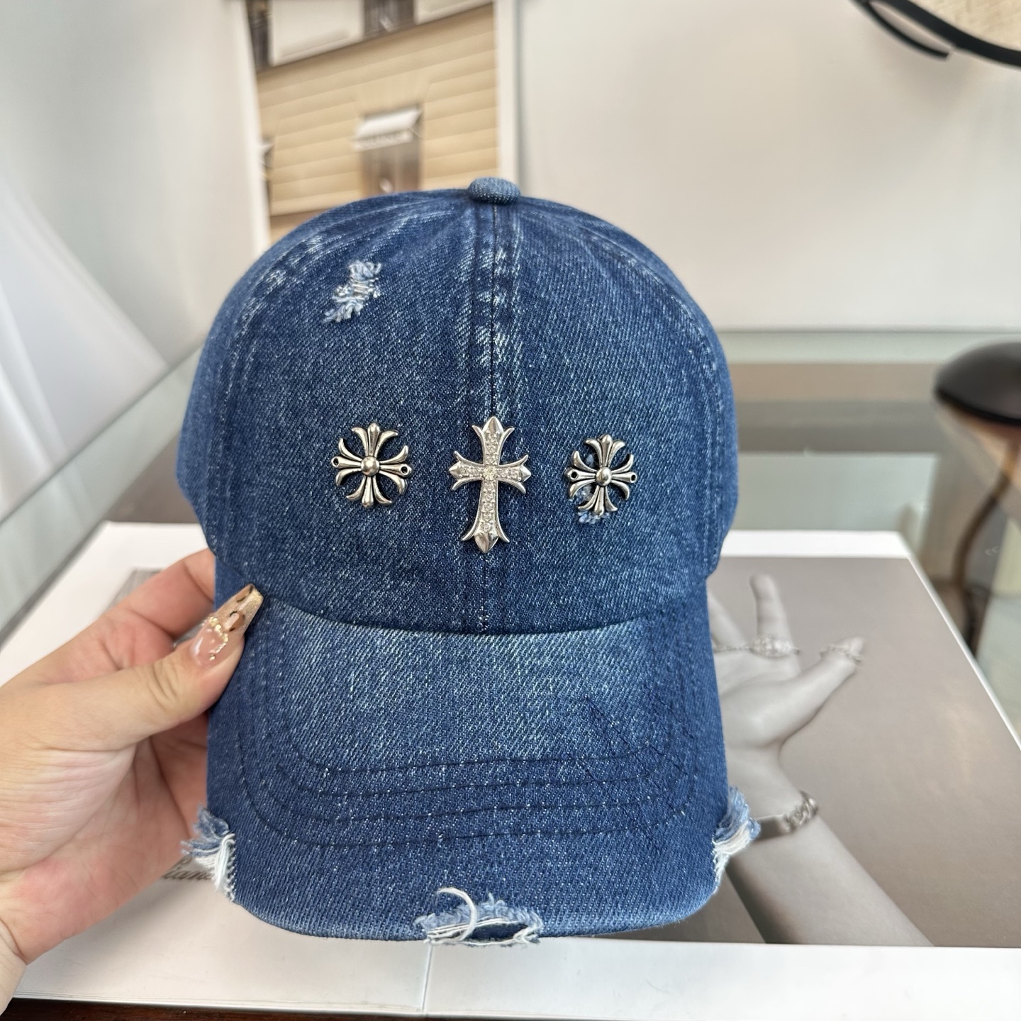 クロムハーツ クロス 刺繍 ベースボールキャップ ブルー ピンク トーン 304860 詳細画像 3