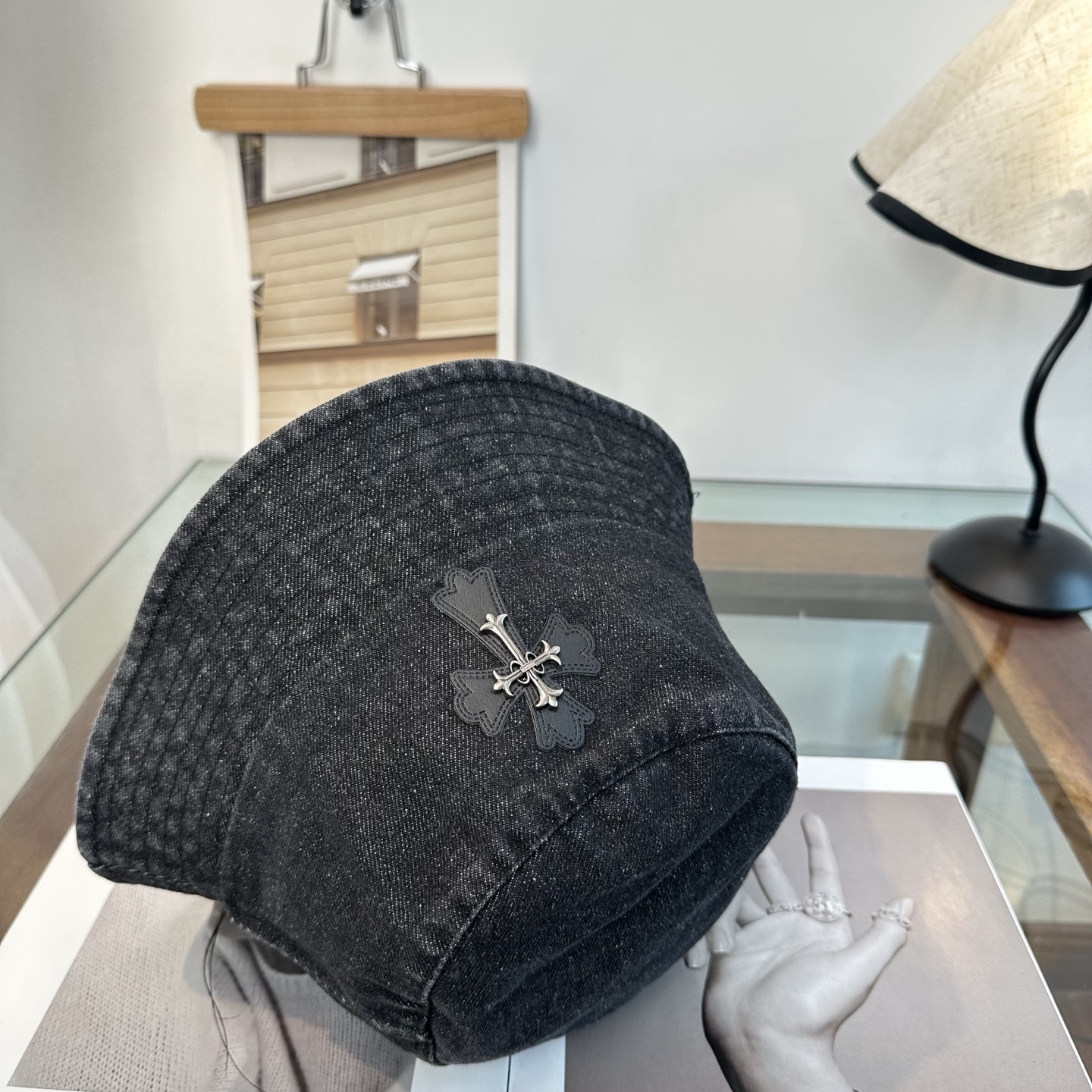 クロムハーツ クロス パッチ バケットハット ホワイト グリーン トーン D8D8D8 アクセント トーン 484848 画像 5