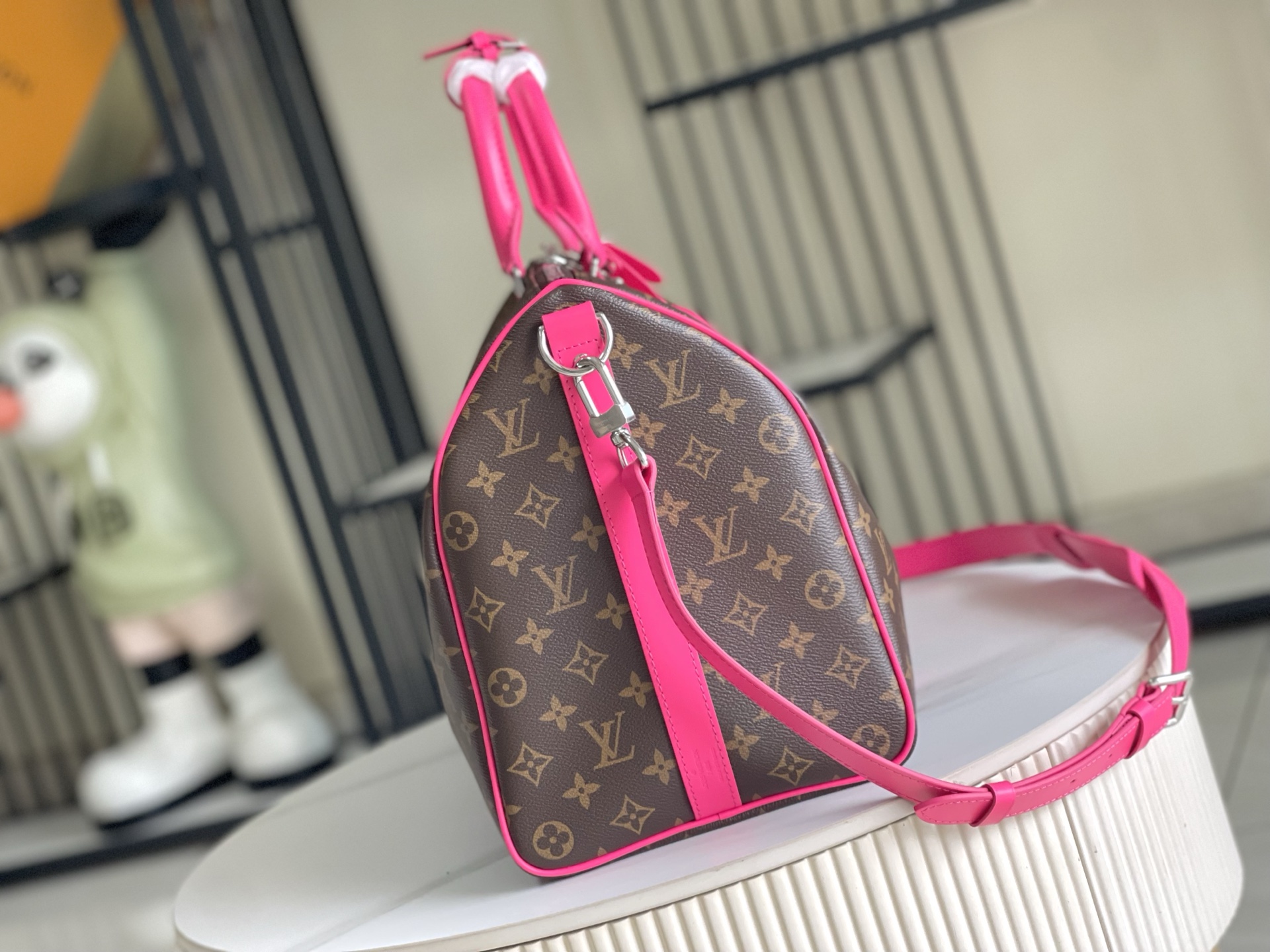 ルイ・ヴィトン Keepall Bandouliere 45 コロルマニア ピンク M13807 詳細画像 3
