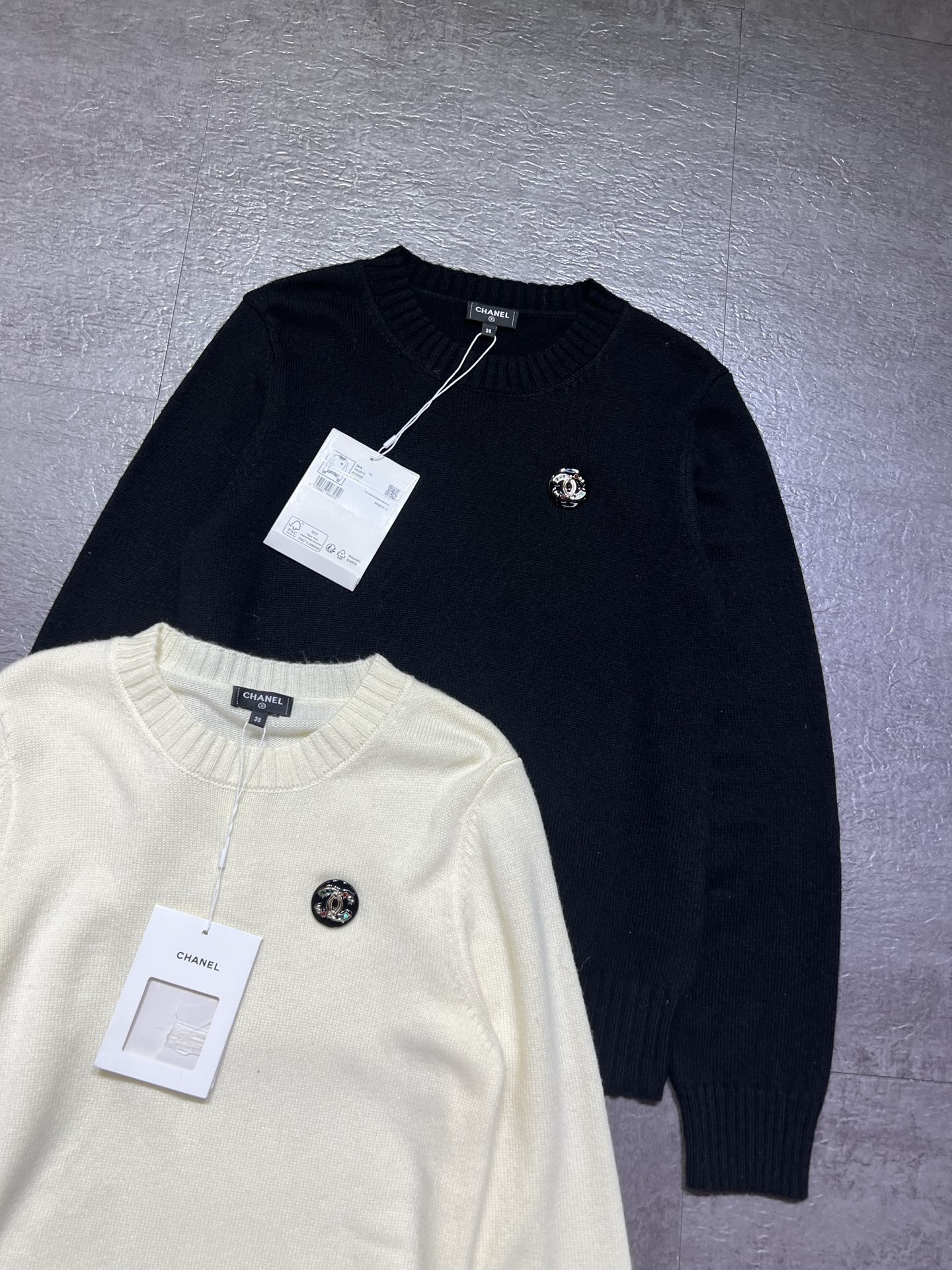 シャネル 26A ブローチ付き 長袖ニットセーター ブラック/クリーム 詳細画像 3