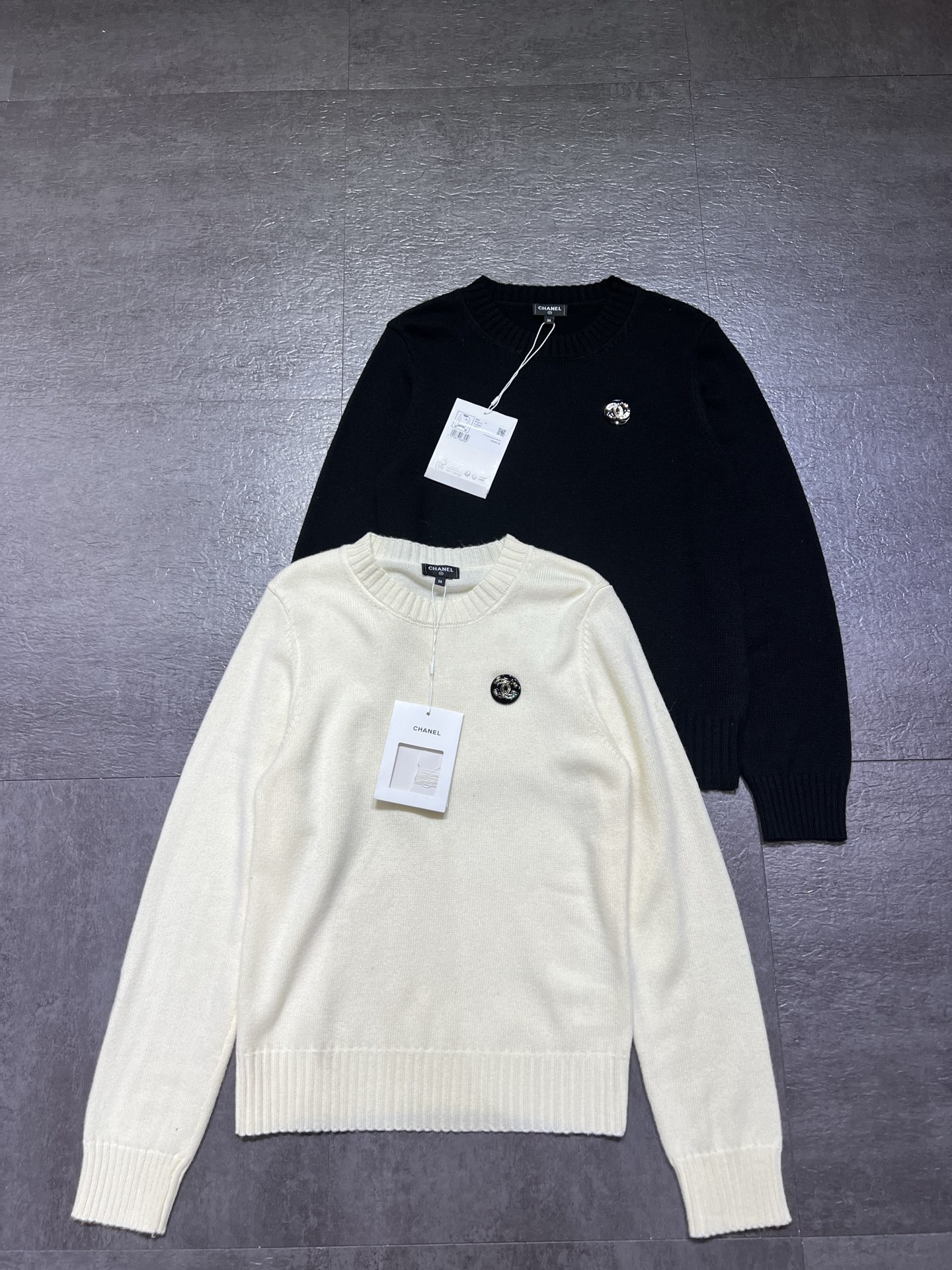 シャネル 26A ブローチ付き 長袖ニットセーター ブラック/クリーム 画像 6