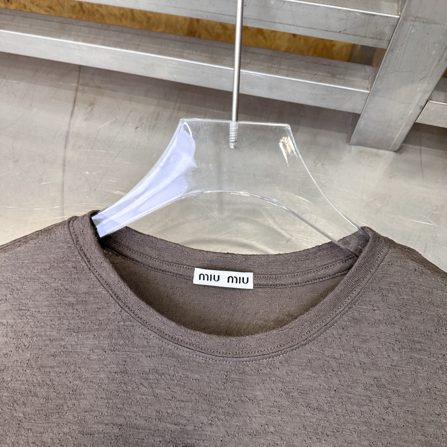 ミュウミュウ 刺繍ロゴ ウール 半袖Tシャツ トープ 画像 4