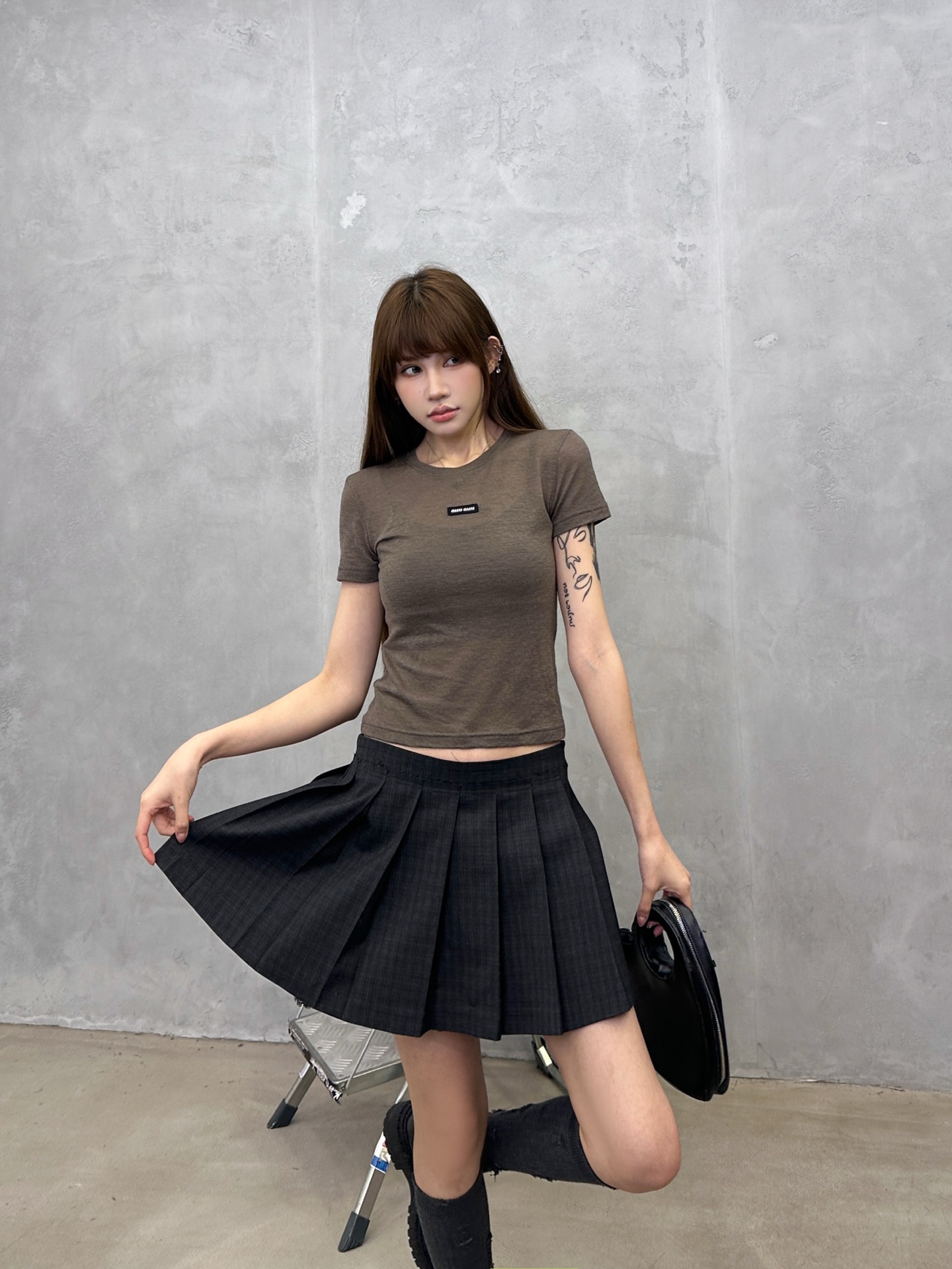 ミュウミュウ 刺繍ロゴ ウール 半袖Tシャツ トープ 画像 9