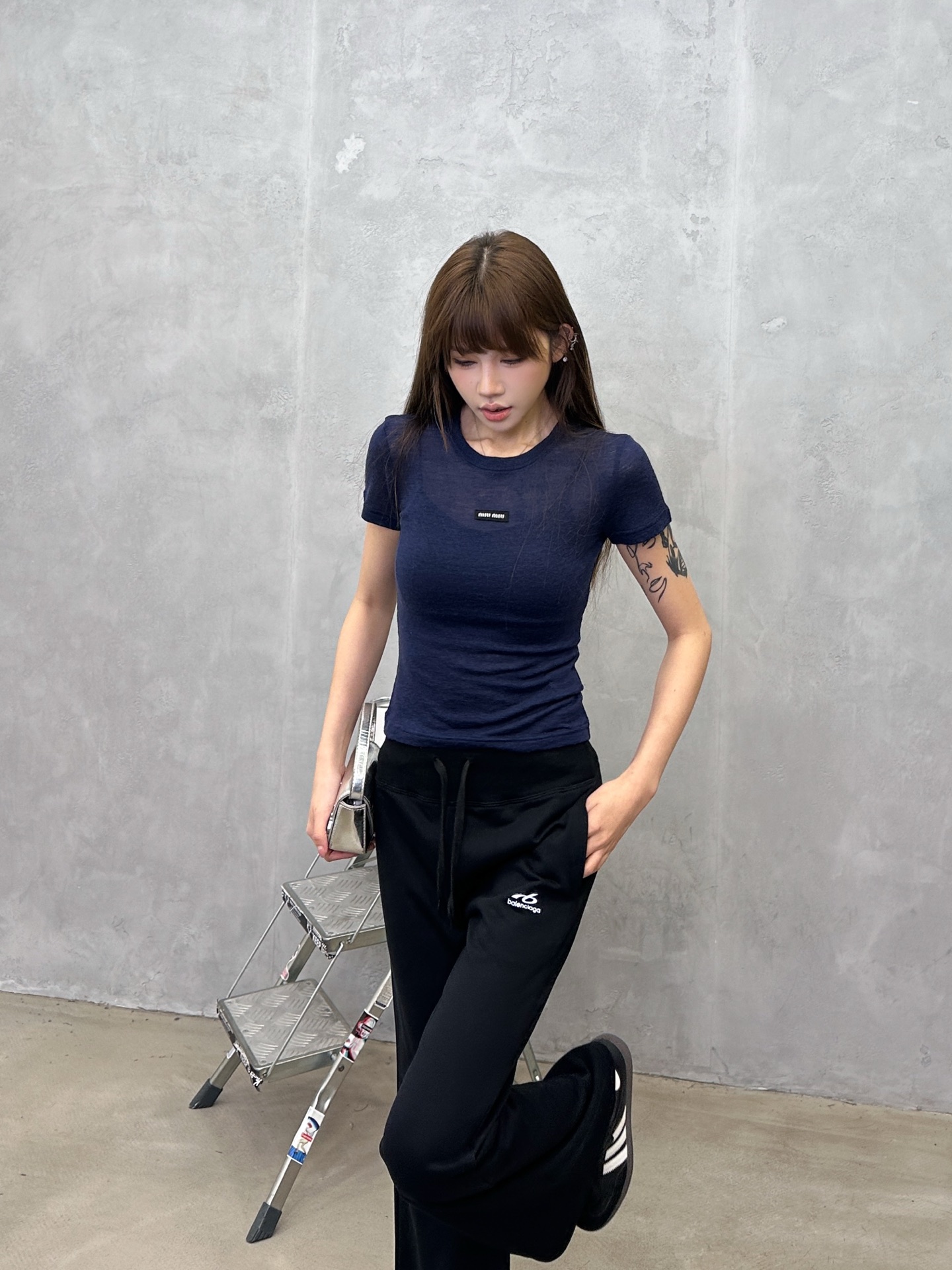 ミュウミュウ 刺繍ロゴ ウール 半袖Tシャツ ネイビー 画像 7