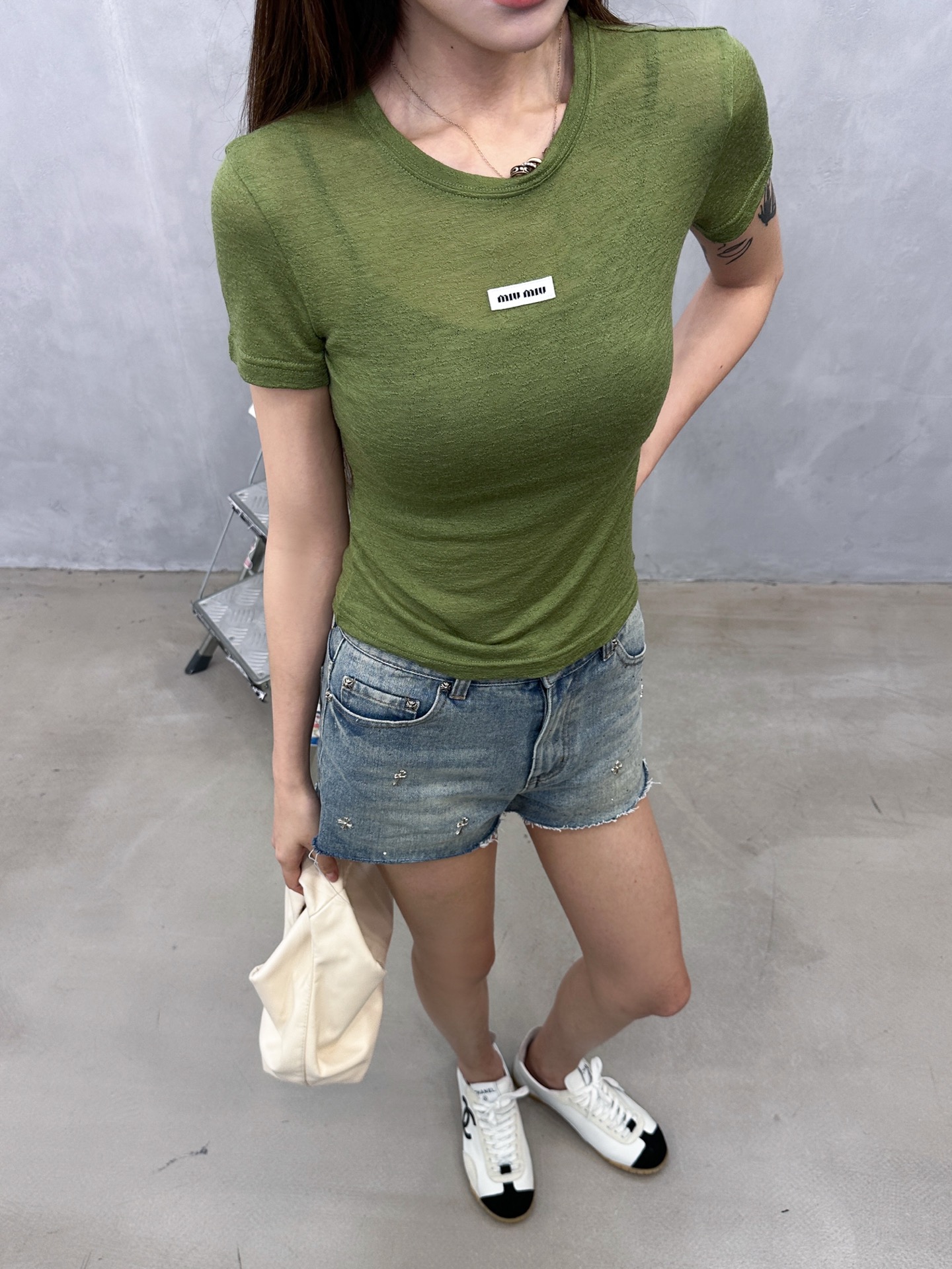 ミュウミュウ 刺繍ロゴ ウール 半袖Tシャツ オリーブ 画像 8