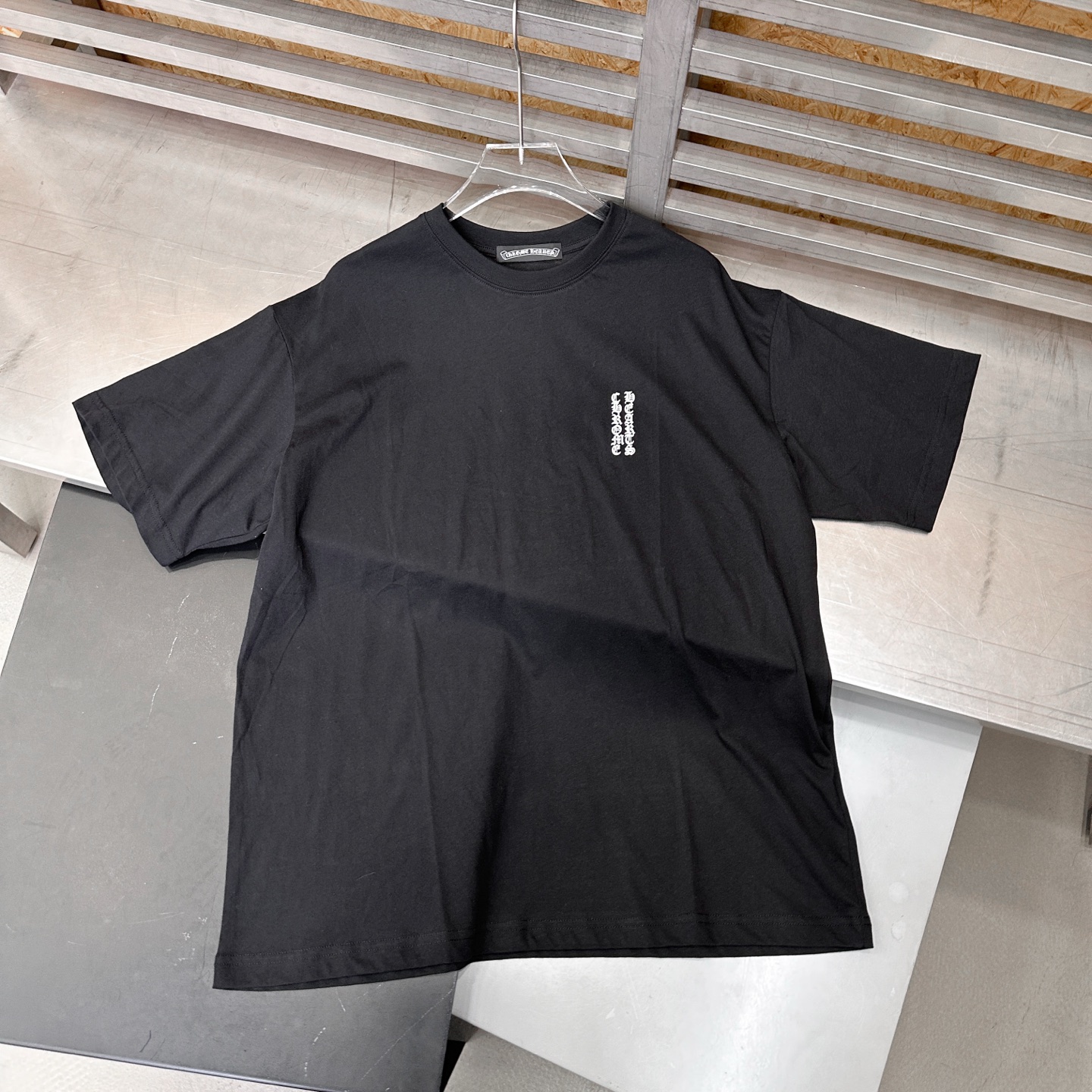 クロムハーツ 縦ロゴ バックプリントTシャツ ブラック 詳細画像 3