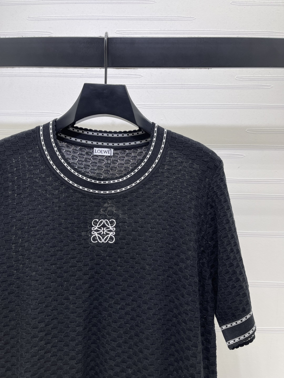 ロエベ アナグラム刺繍 ハニカムニット半袖トップ チャコール 詳細画像 2