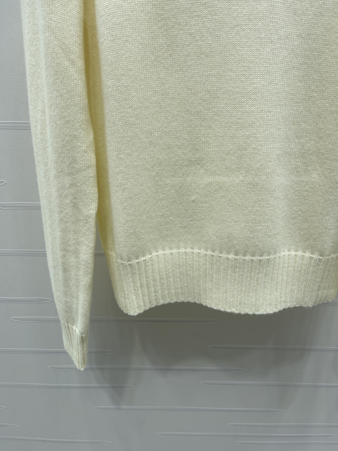 シャネル 26A CCバッジ リブトリム ウールセーター クリーム 画像 4