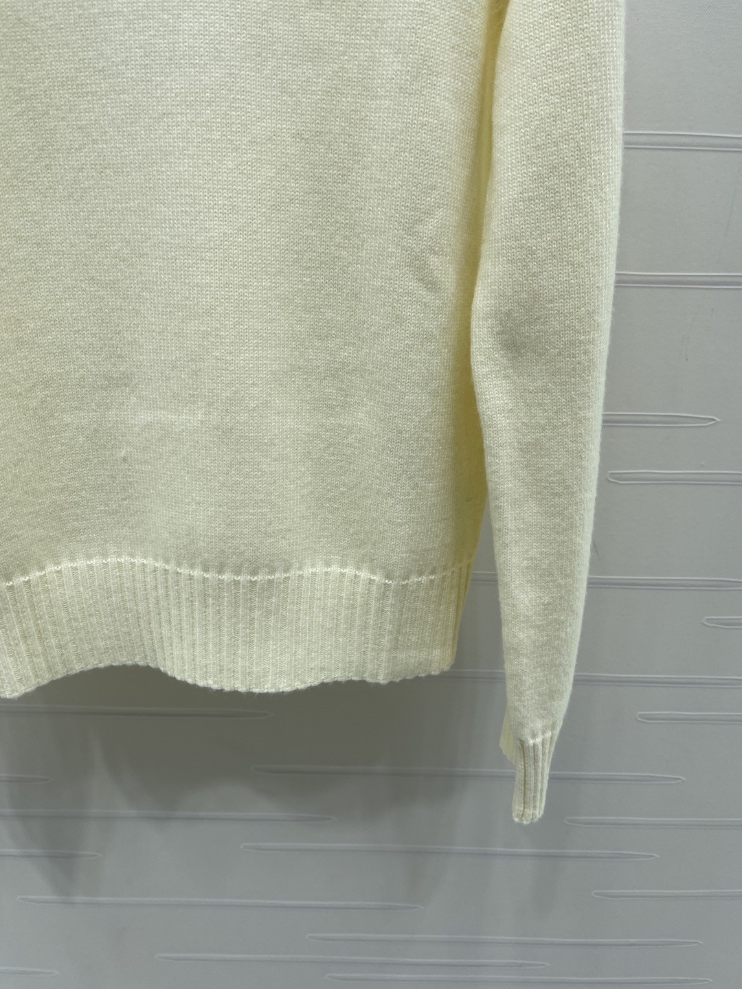 シャネル 26A CCバッジ リブトリム ウールセーター クリーム 画像 5
