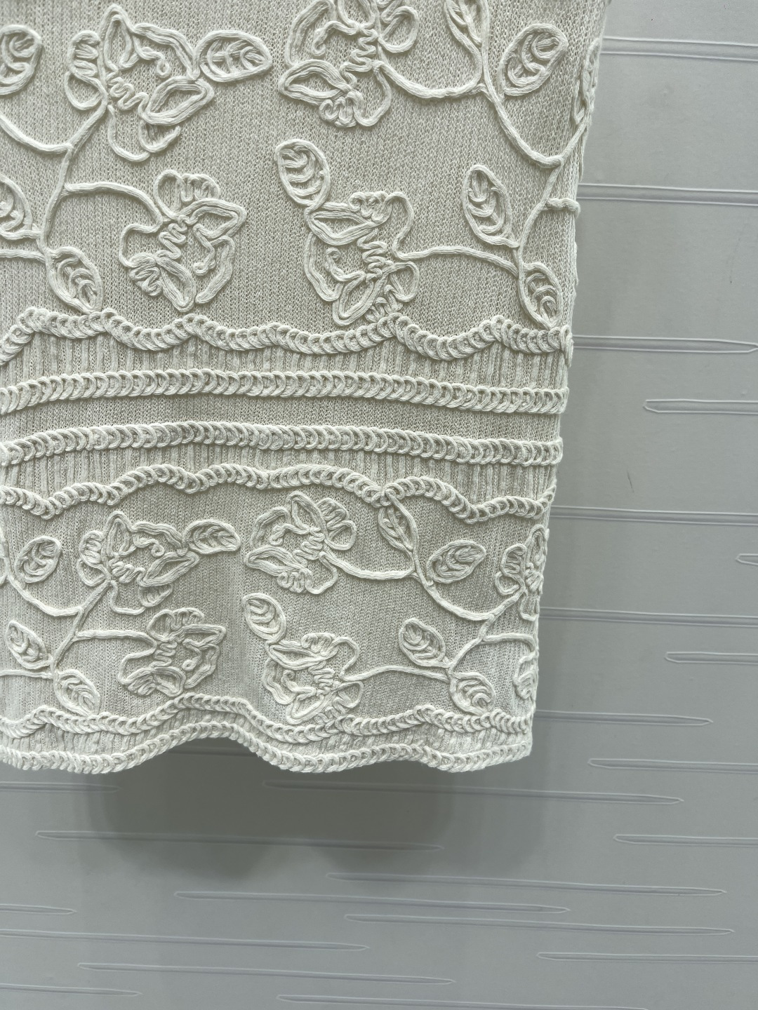 ヴァレンティノ フローラル刺繍 ノースリーブニットトップ クリーム 画像 6