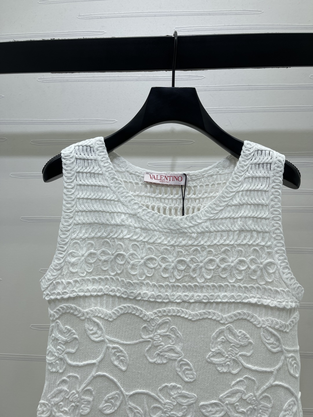 ヴァレンティノ フローラル刺繍 ノースリーブニットトップ ホワイト 詳細画像 3