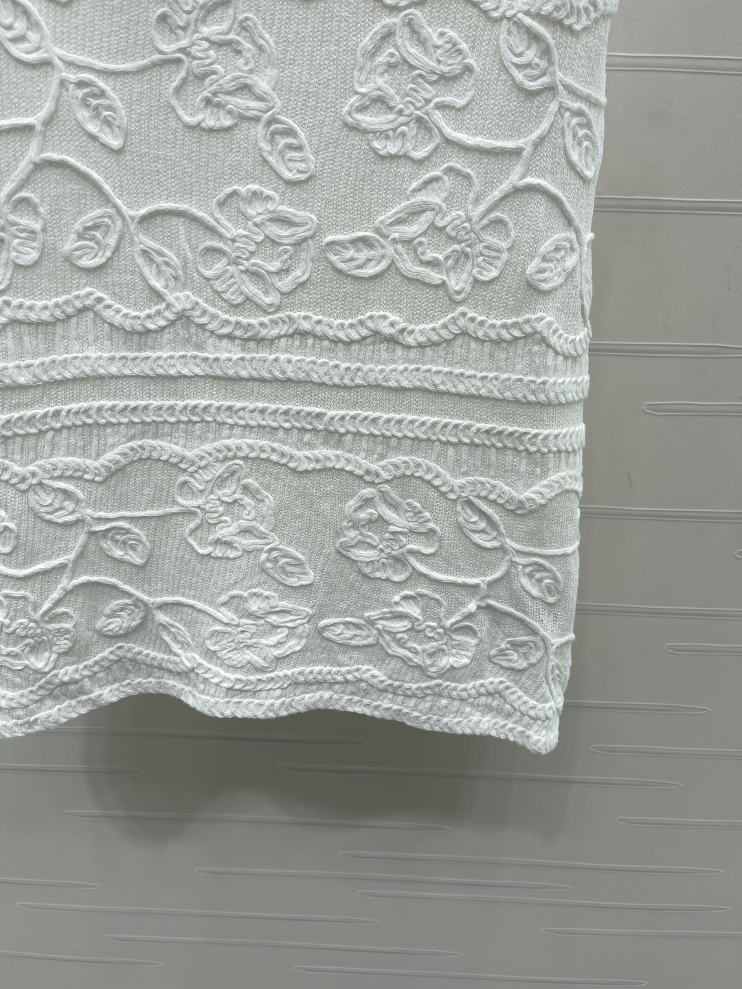 ヴァレンティノ フローラル刺繍 ノースリーブニットトップ ホワイト 画像 5