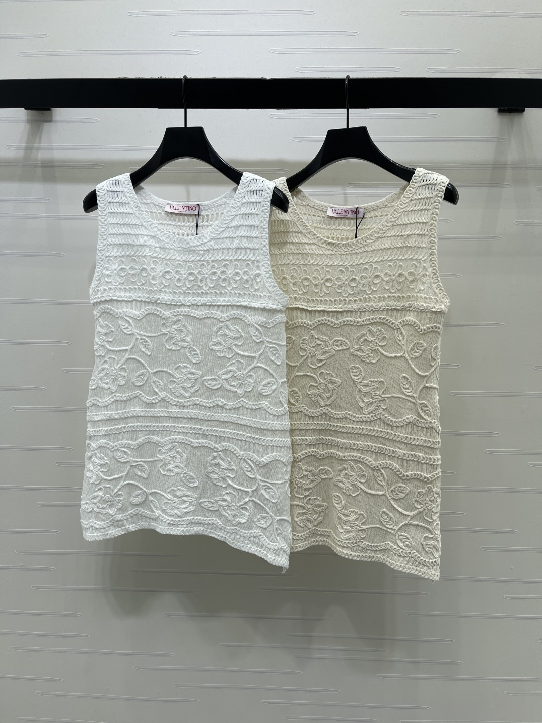 ヴァレンティノ フローラル刺繍 ノースリーブニットトップ ホワイト 画像 9