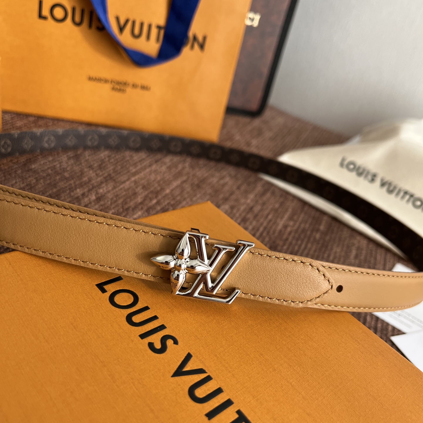 ルイヴィトン LV Bloom 20mm リバーシブルベルト タン シルバー 詳細画像 2