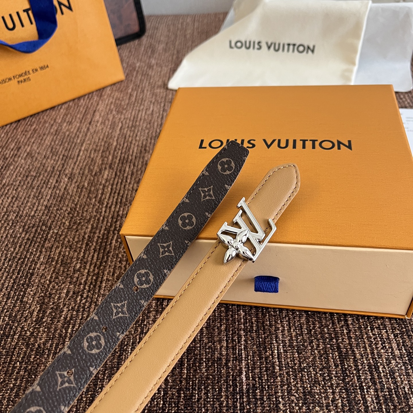 ルイヴィトン LV Bloom 20mm リバーシブルベルト タン シルバー 画像 9