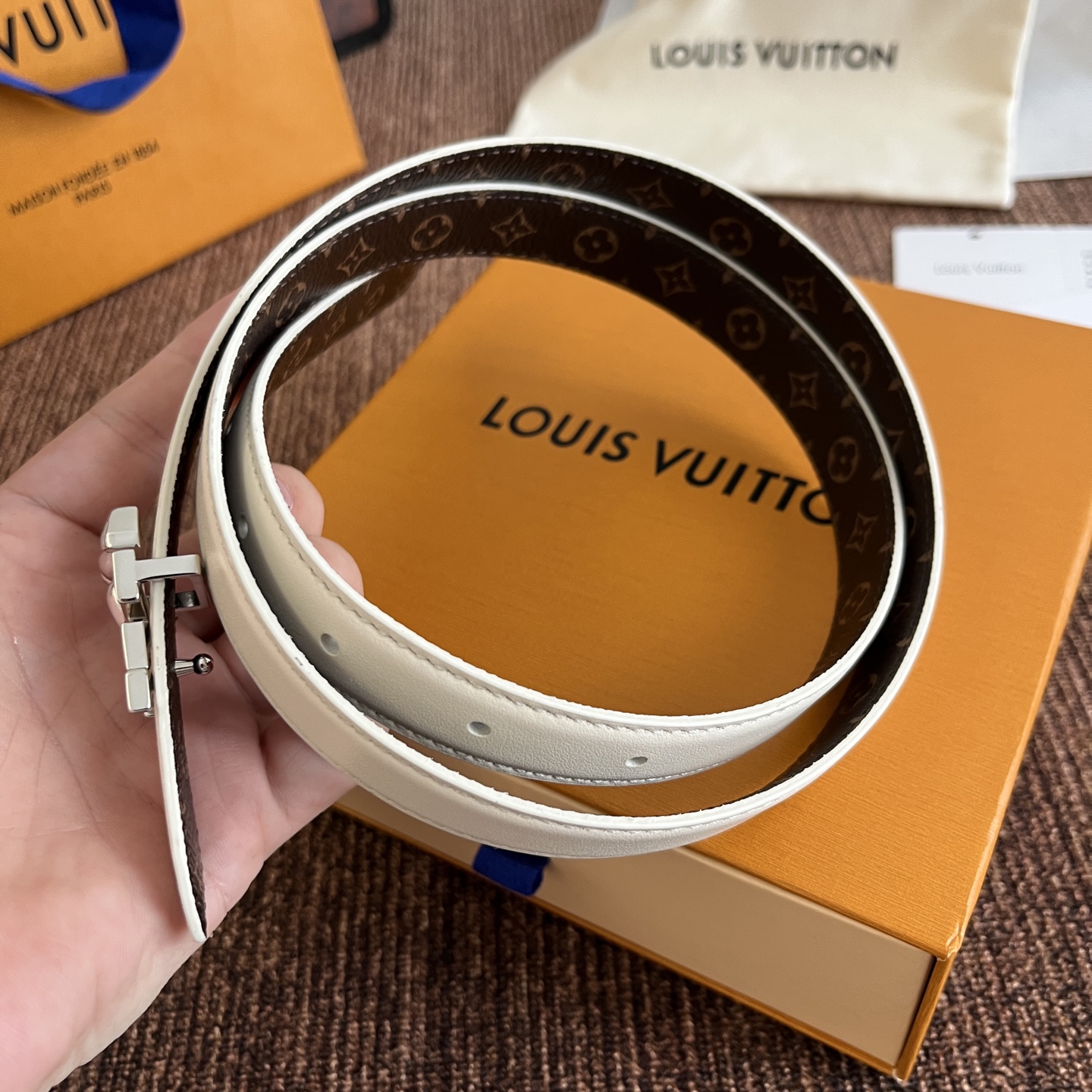 ルイヴィトン LV Bloom 20mm リバーシブルベルト ホワイト シルバー 画像 4