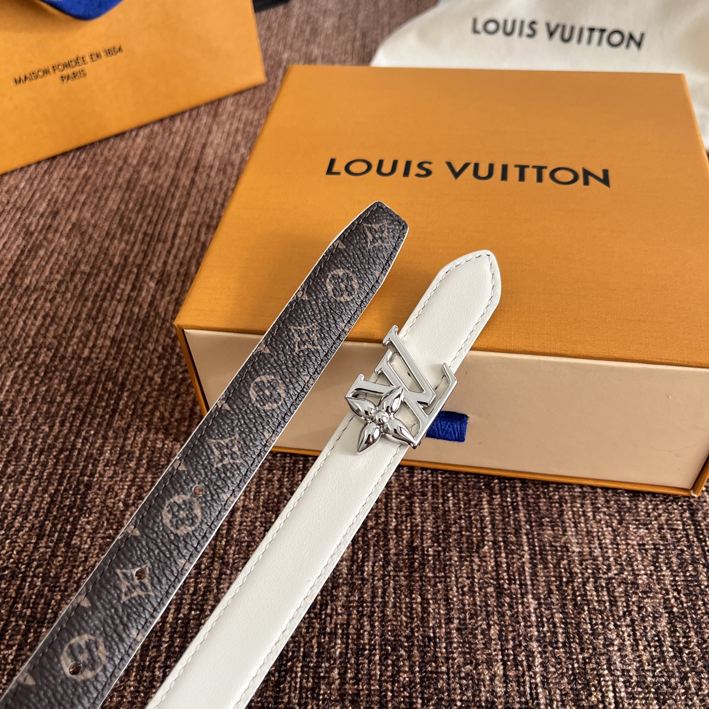 ルイヴィトン LV Bloom 20mm リバーシブルベルト ホワイト シルバー 画像 5