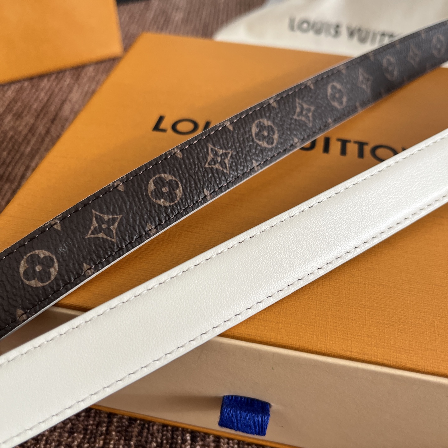 ルイヴィトン LV Bloom 20mm リバーシブルベルト ホワイト シルバー 画像 7