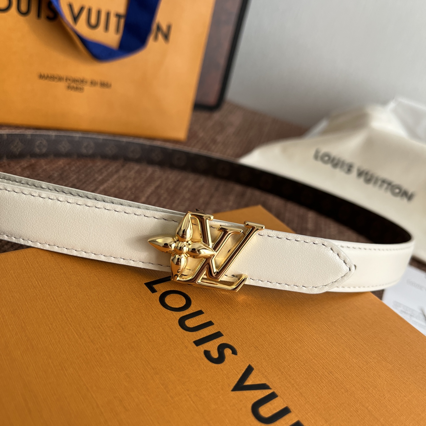 ルイヴィトン LV Bloom 20mm リバーシブルベルト ホワイト ゴールド 詳細画像 2