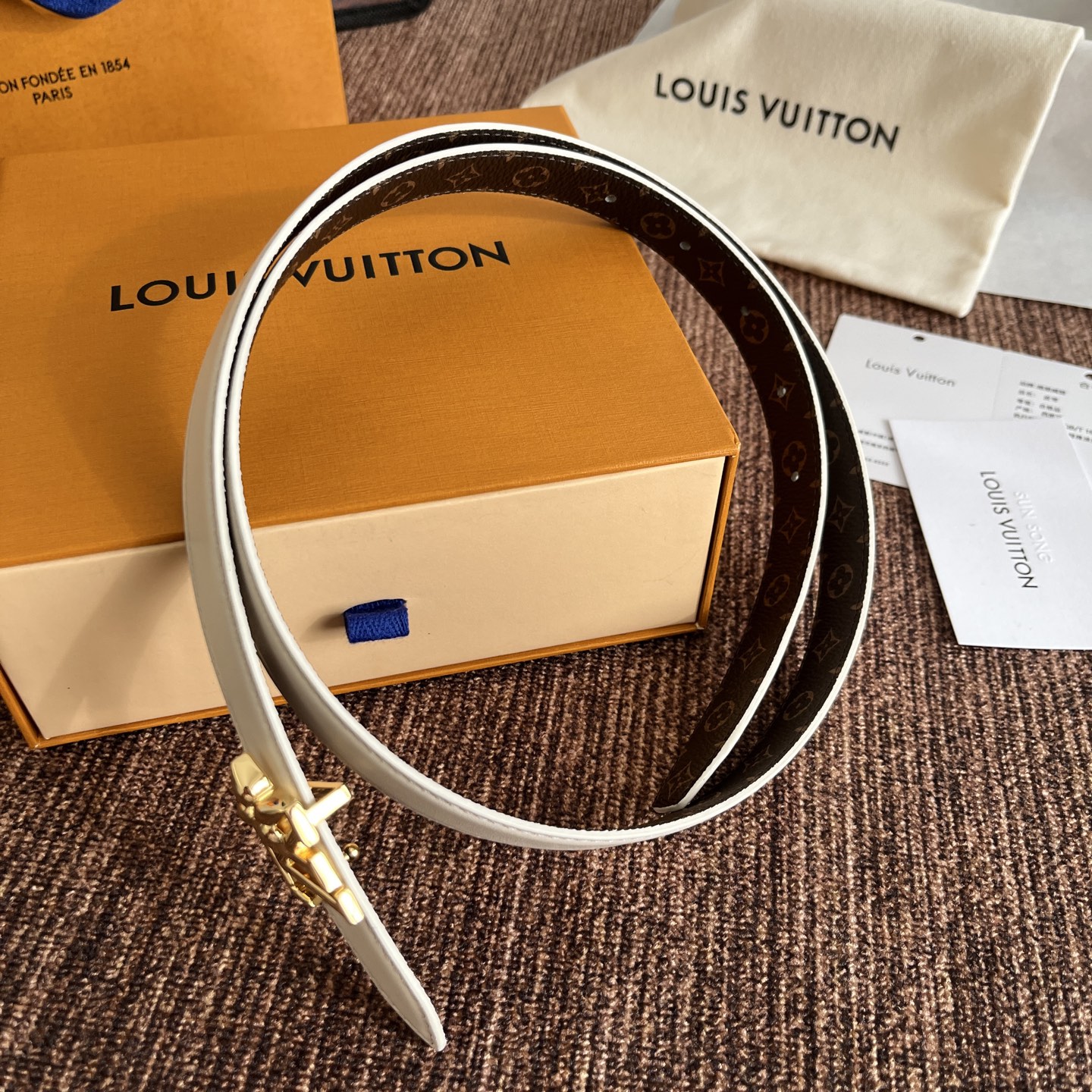 ルイヴィトン LV Bloom 20mm リバーシブルベルト ホワイト ゴールド 画像 4