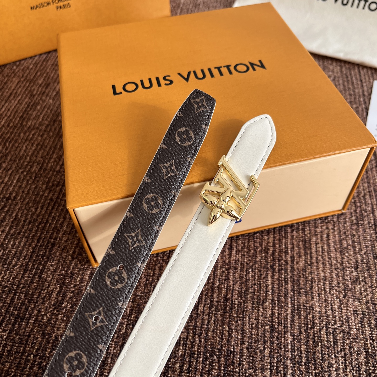 ルイヴィトン LV Bloom 20mm リバーシブルベルト ホワイト ゴールド 画像 5