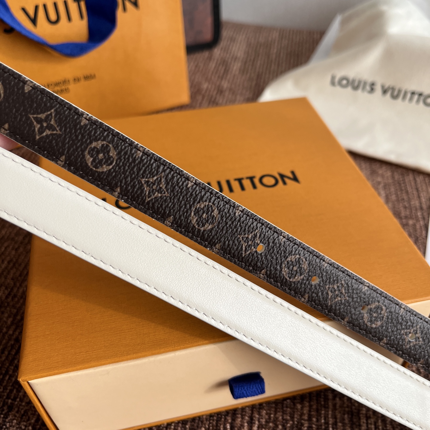 ルイヴィトン LV Bloom 20mm リバーシブルベルト ホワイト ゴールド 画像 6
