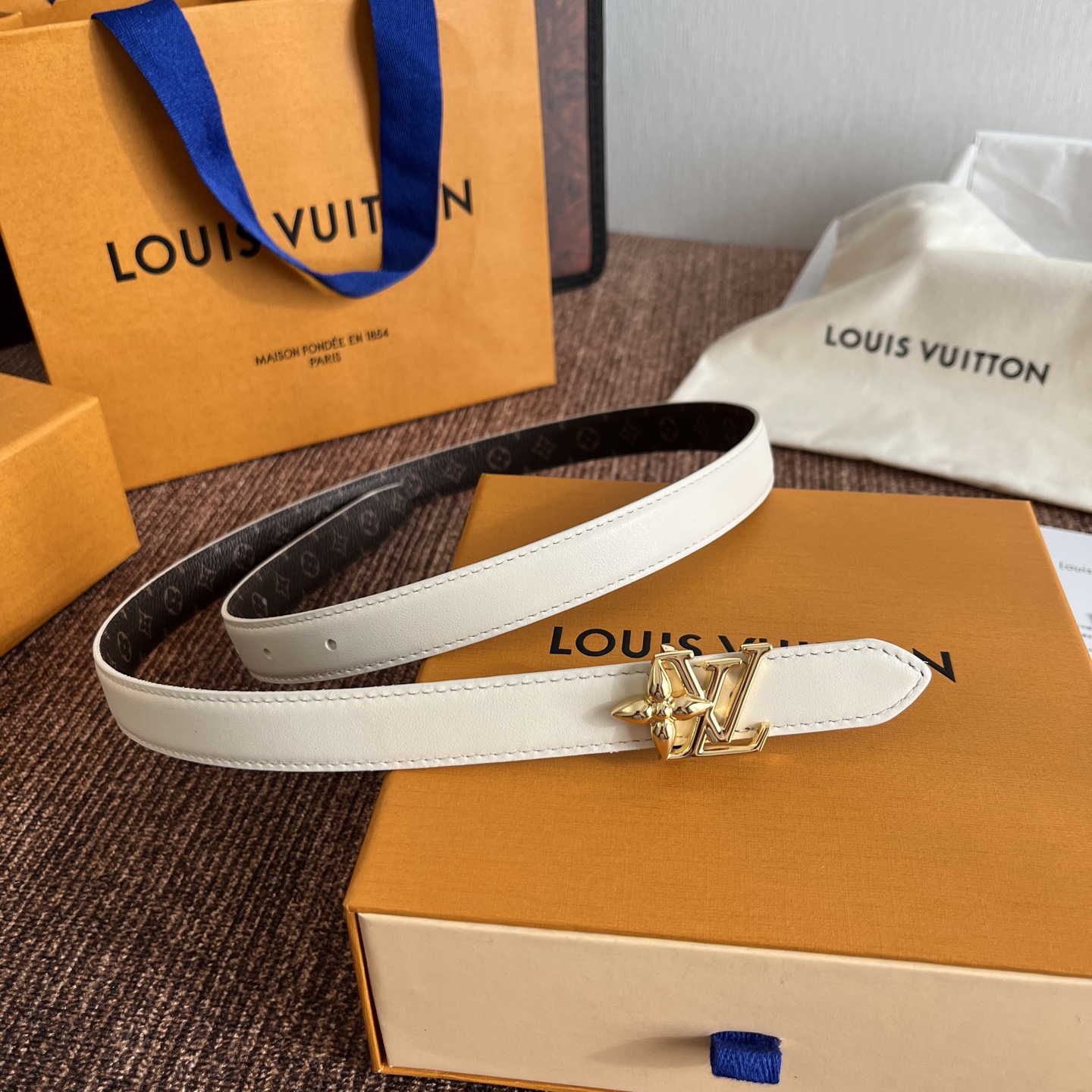 ルイヴィトン LV Bloom 20mm リバーシブルベルト ホワイト ゴールド 画像 8