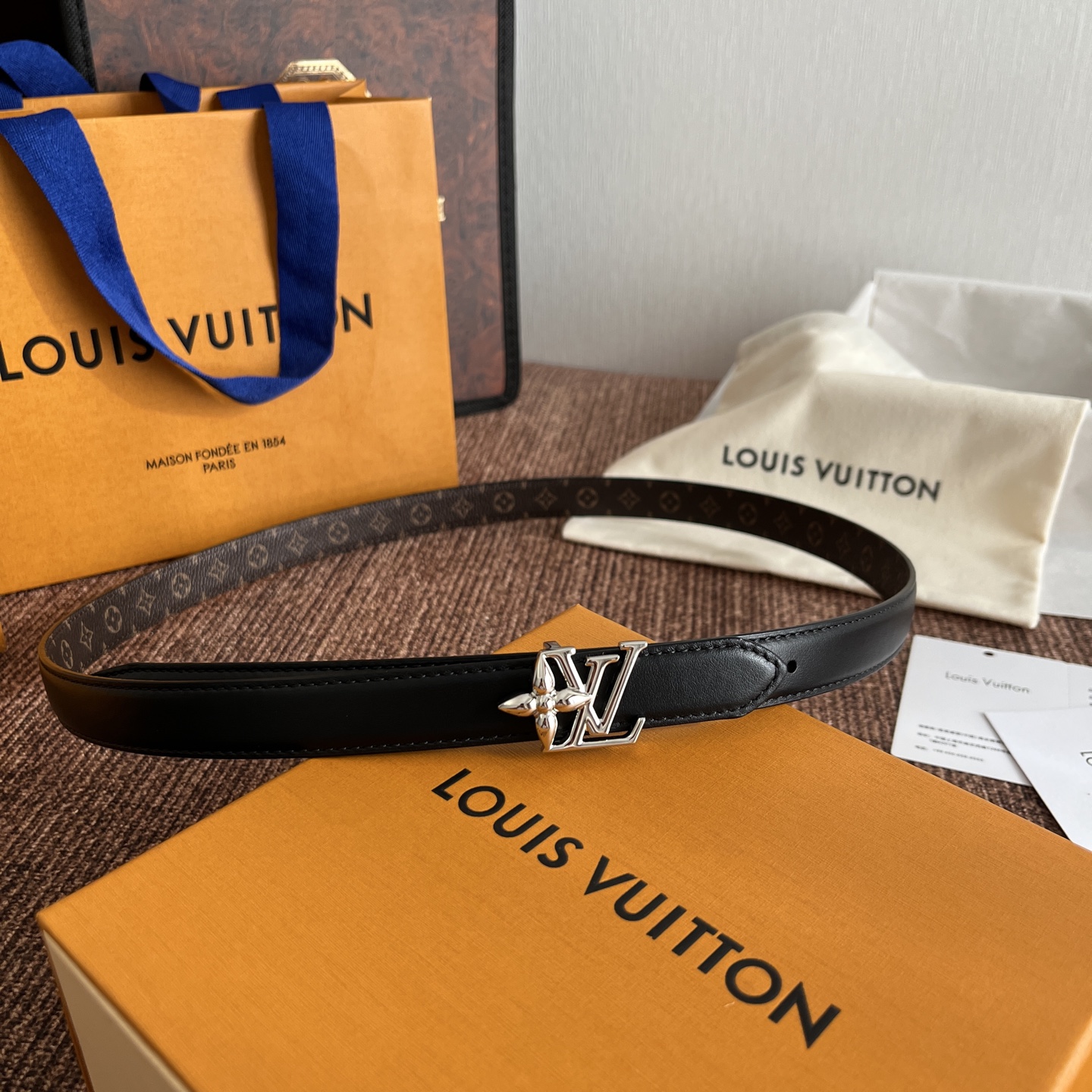 ルイヴィトン Pretty LV 20mm リバーシブルベルト ブラック ゴールド 詳細画像 1