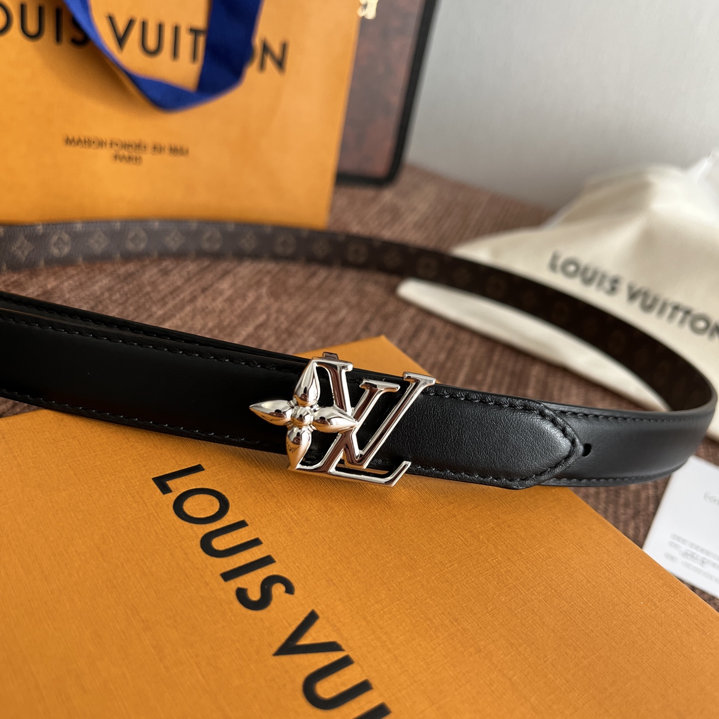 ルイヴィトン Pretty LV 20mm リバーシブルベルト ブラック ゴールド 詳細画像 2