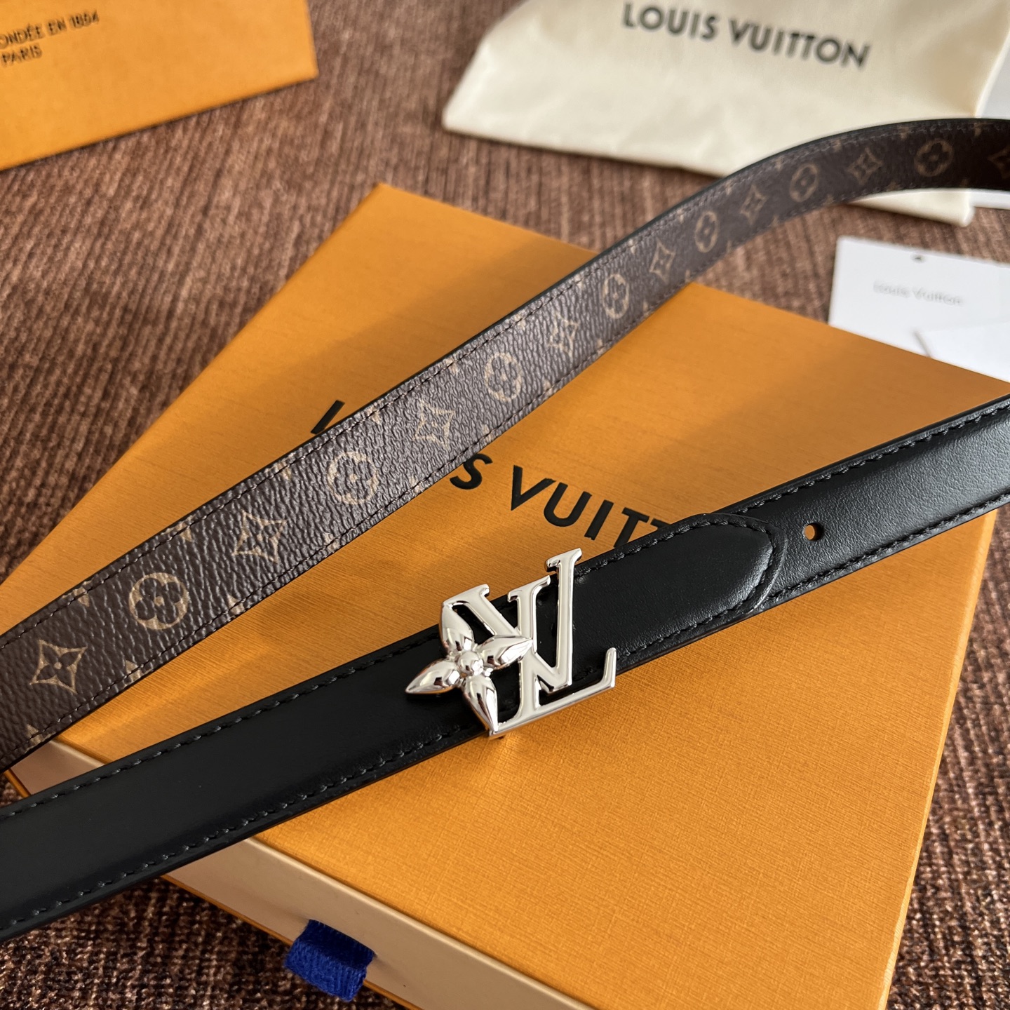 ルイヴィトン Pretty LV 20mm リバーシブルベルト ブラック ゴールド 詳細画像 3